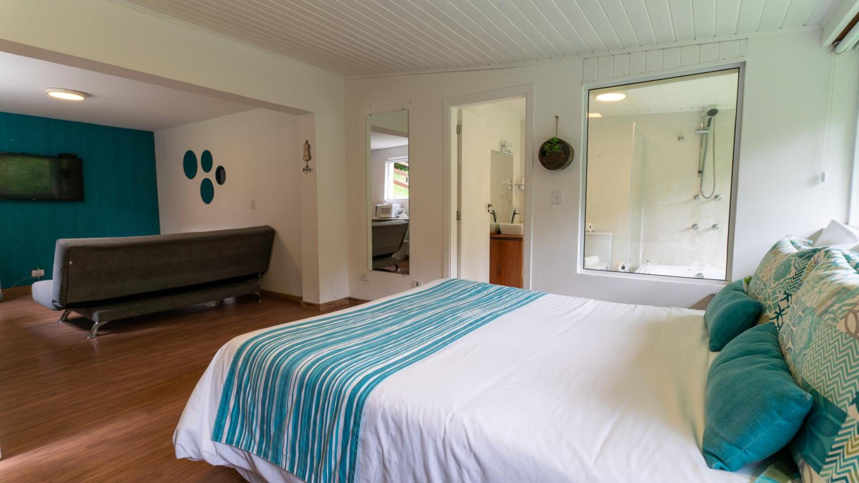Deluxe Chalet with Spa Bath photo 1