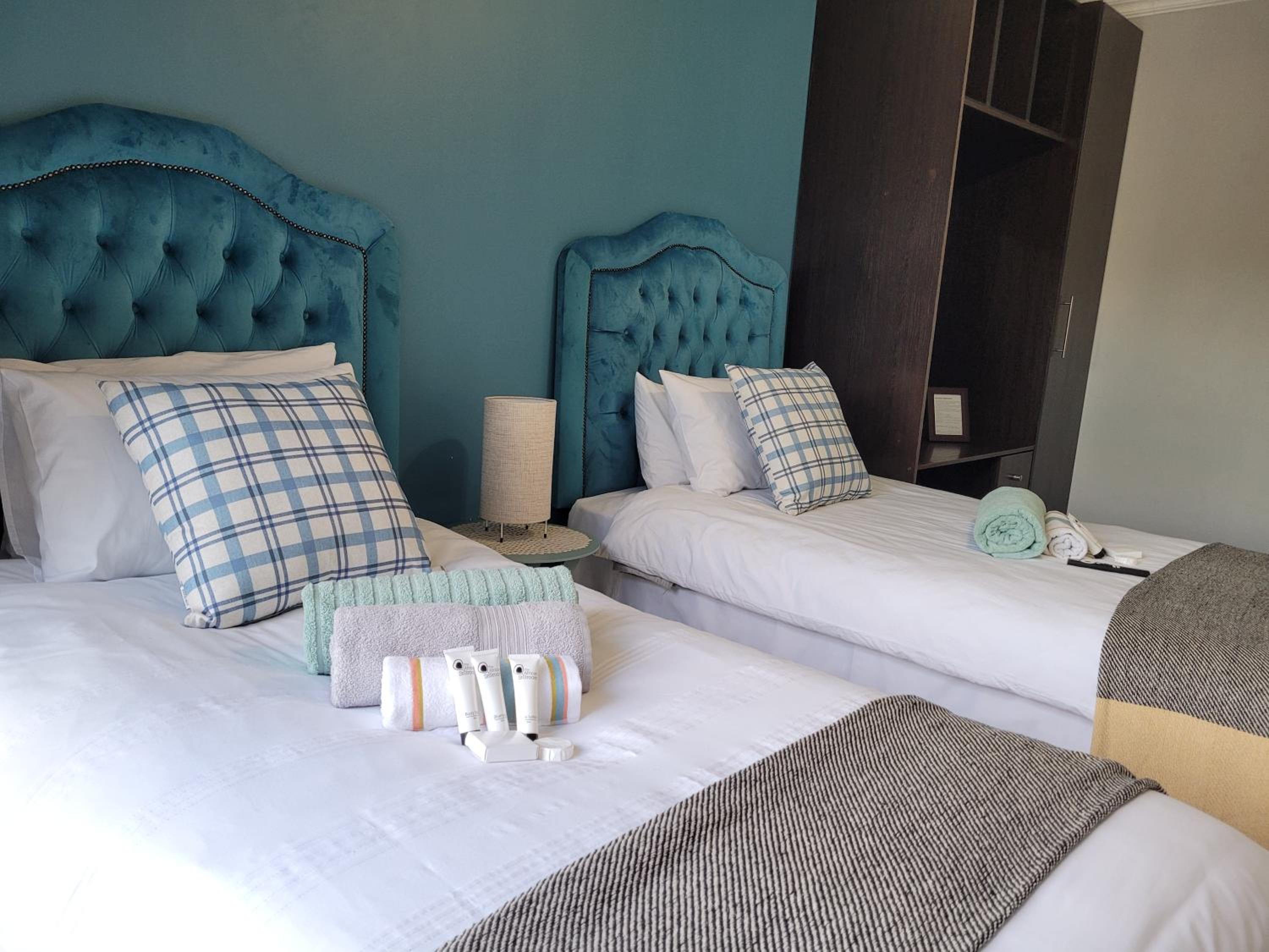 Twin Room with Private Bathroom photo 1