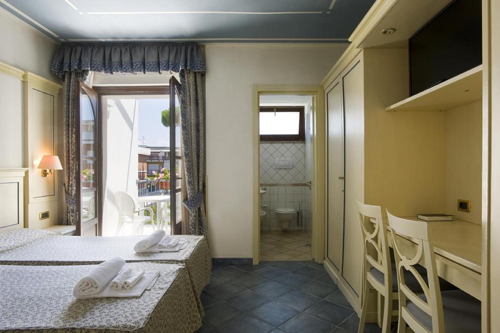 Double or Twin Room photo 2