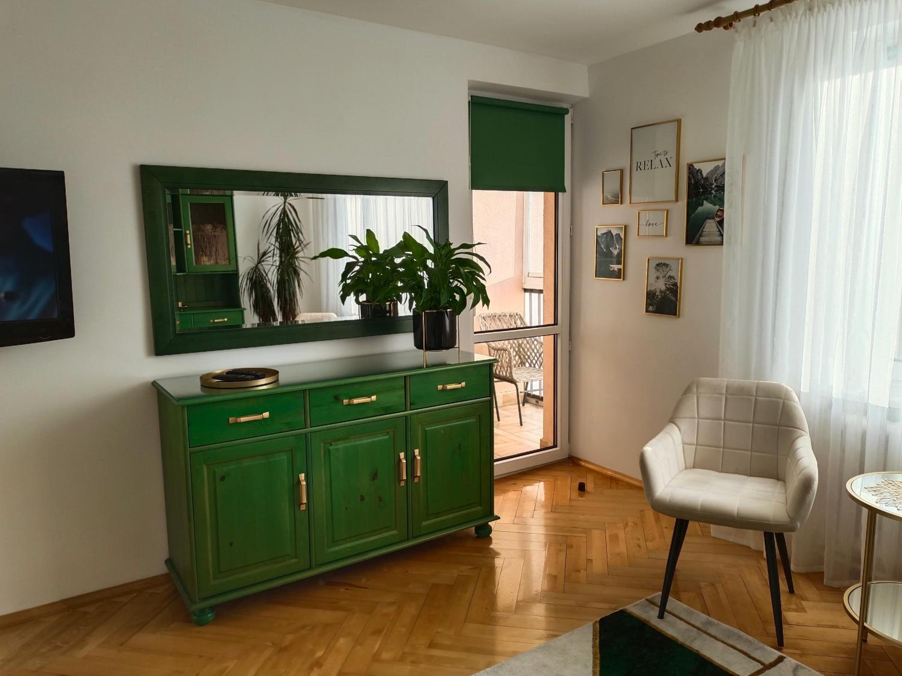 Apartment with Balcony - Photo 26