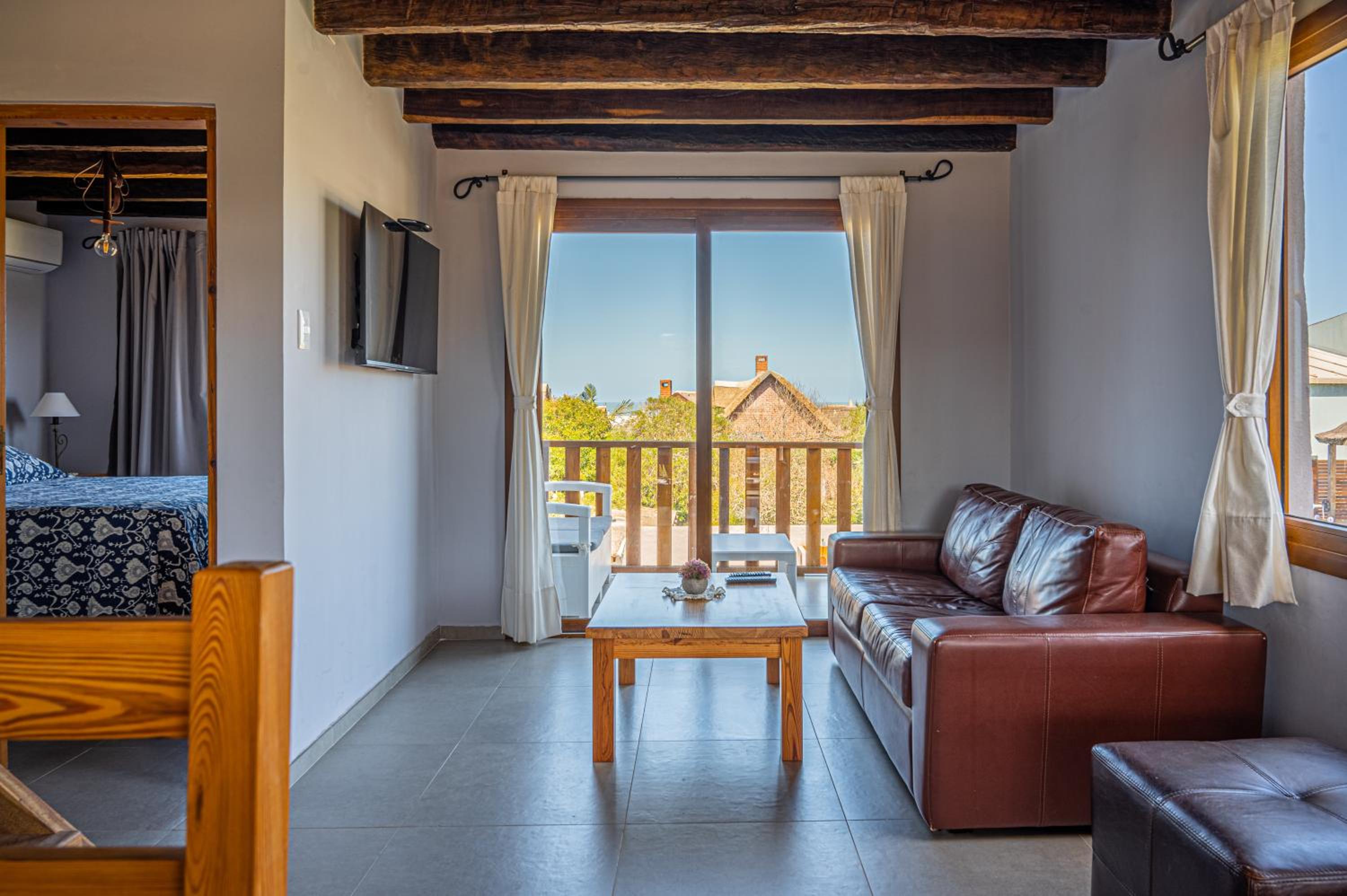 Apartment with Balcony photo 1