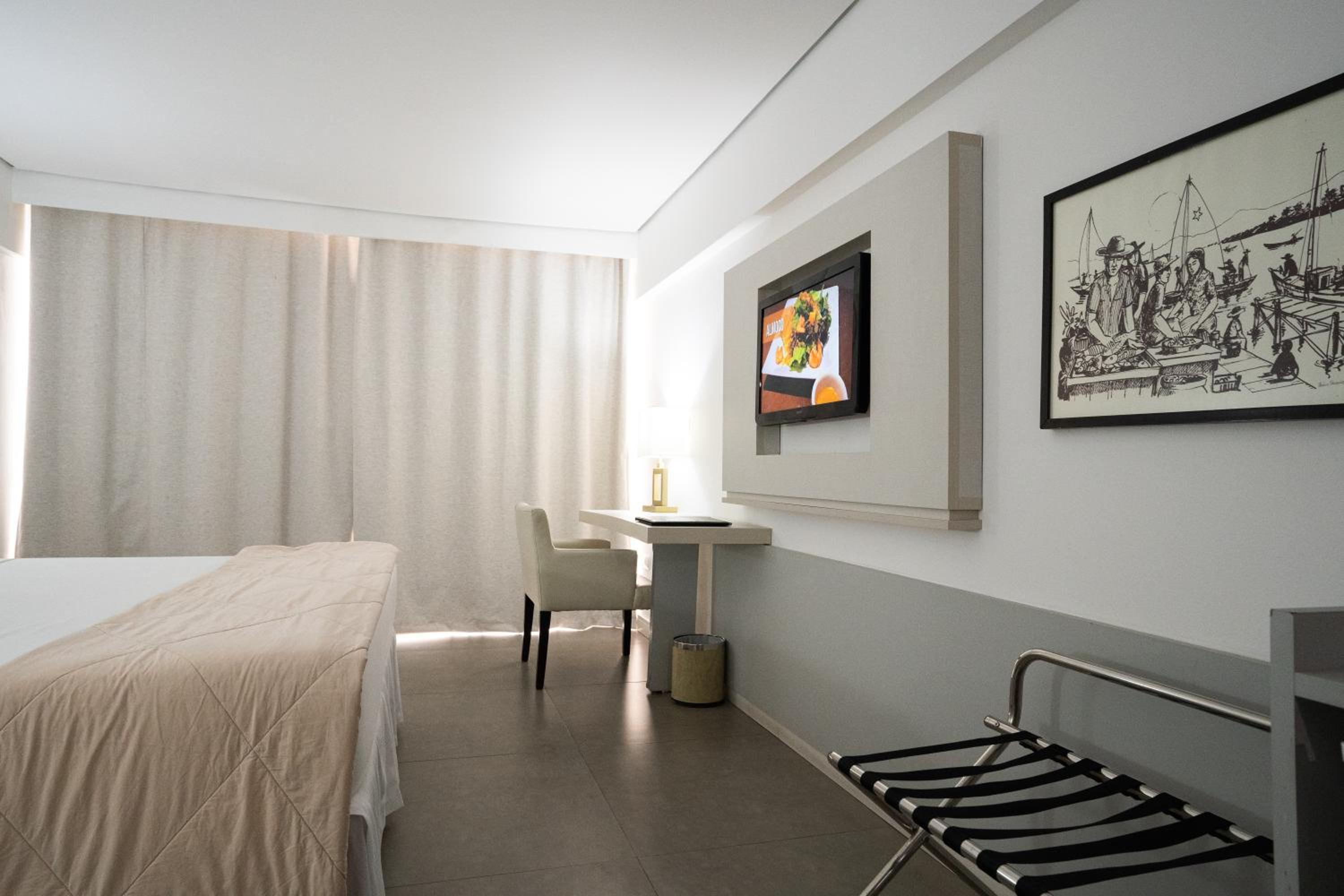 Superior Double Room thumbnail 5