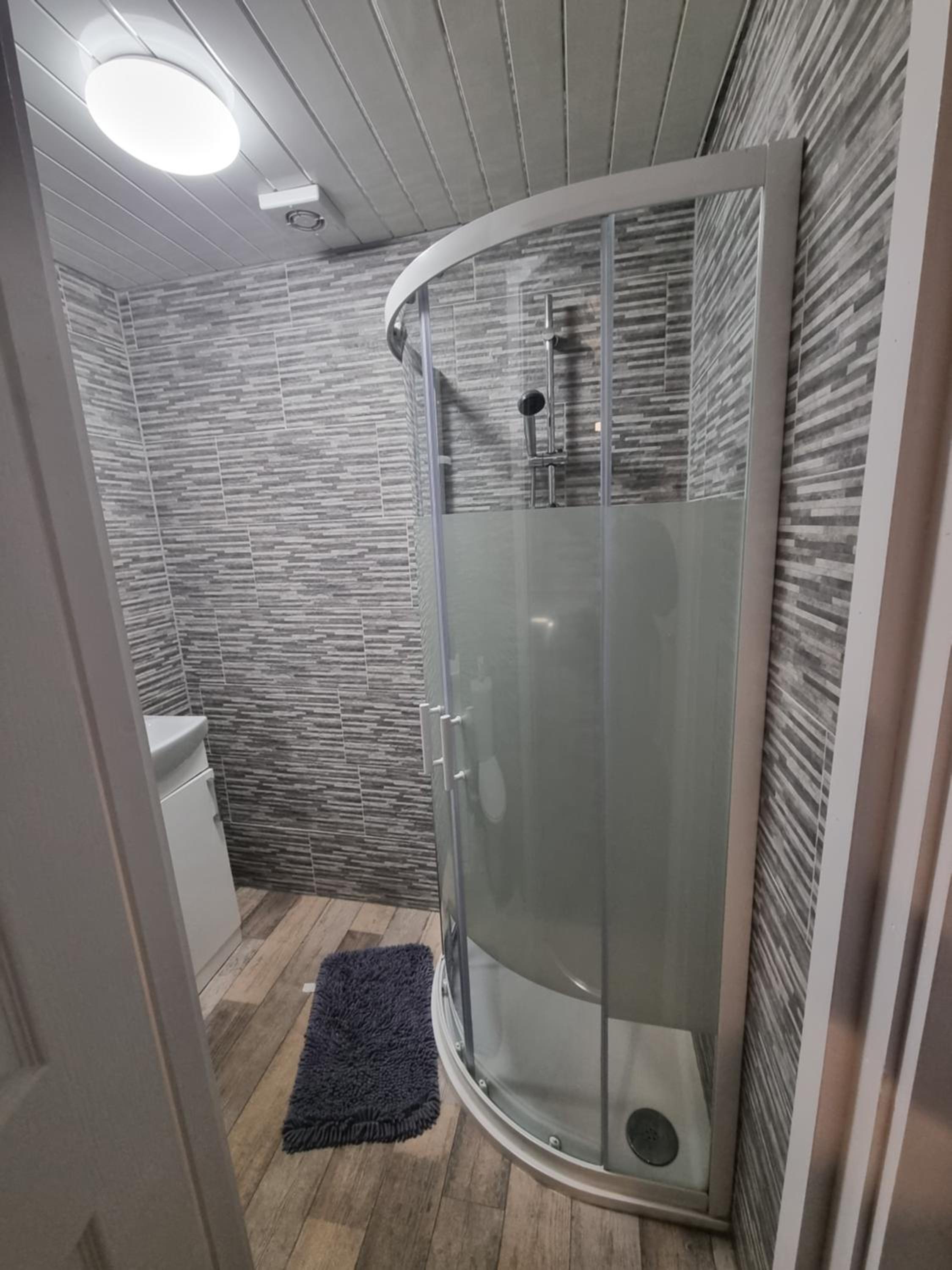 Single Room with Private Bathroom photo 2