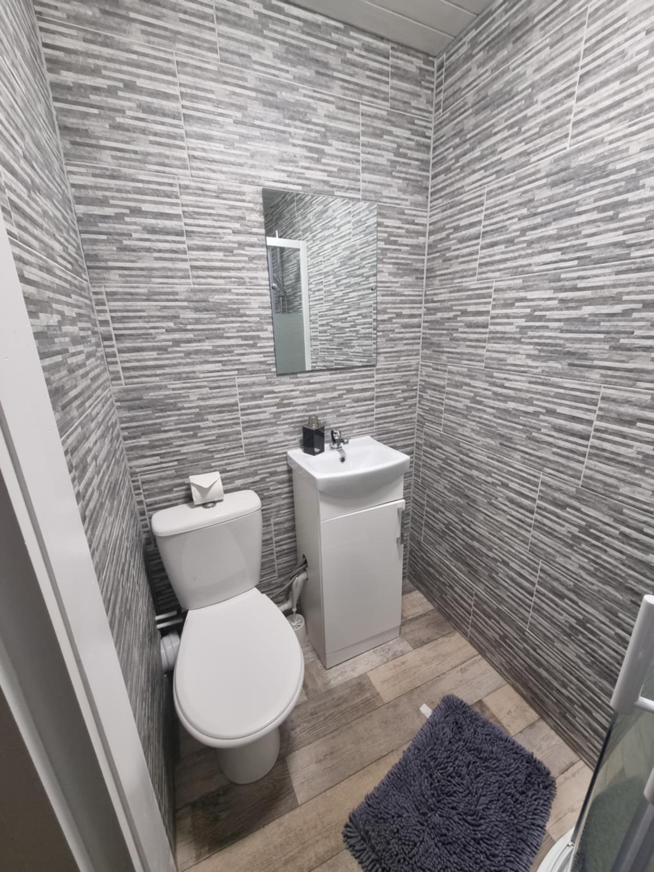 Single Room with Private Bathroom photo 3