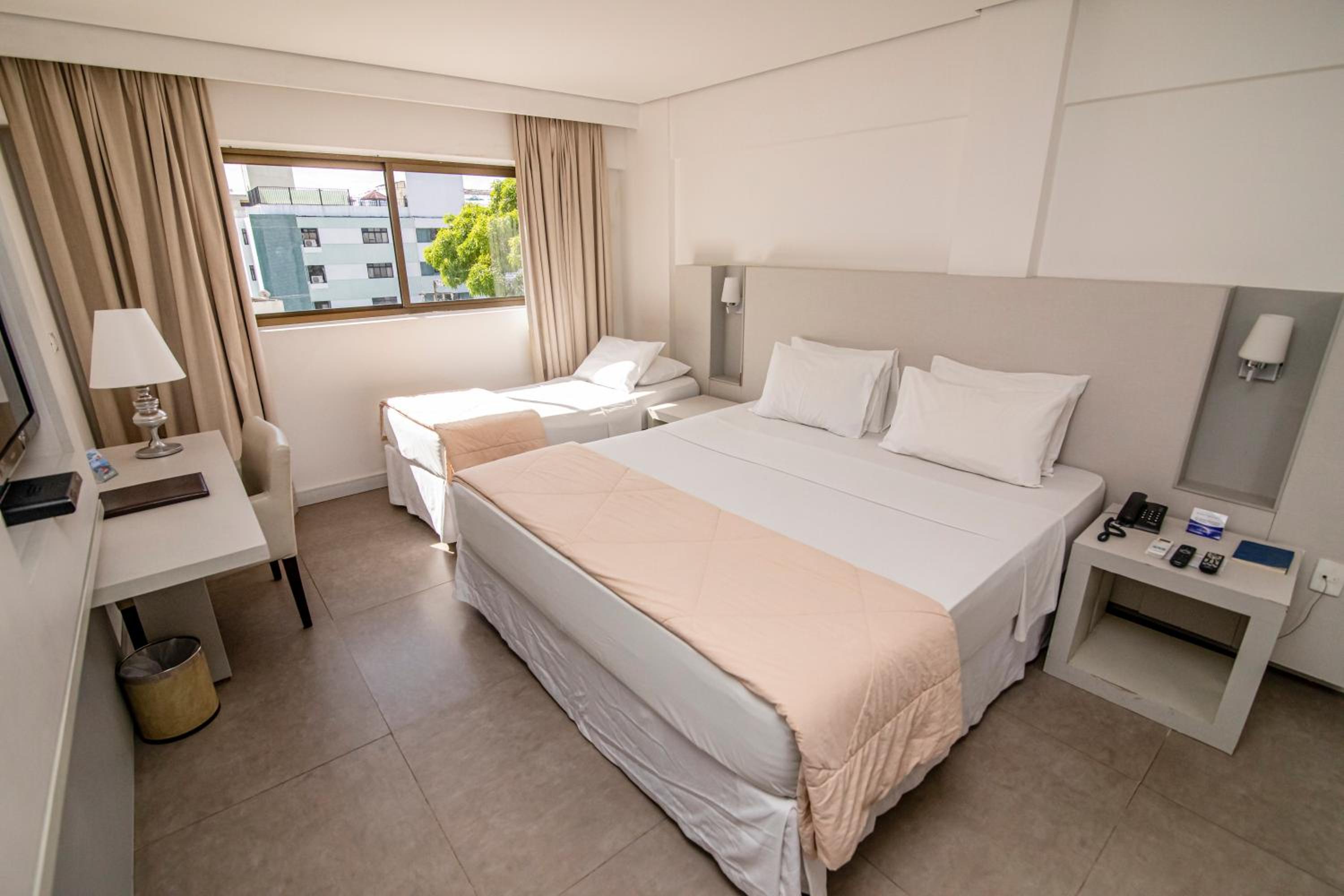 Available room thumbnail 6