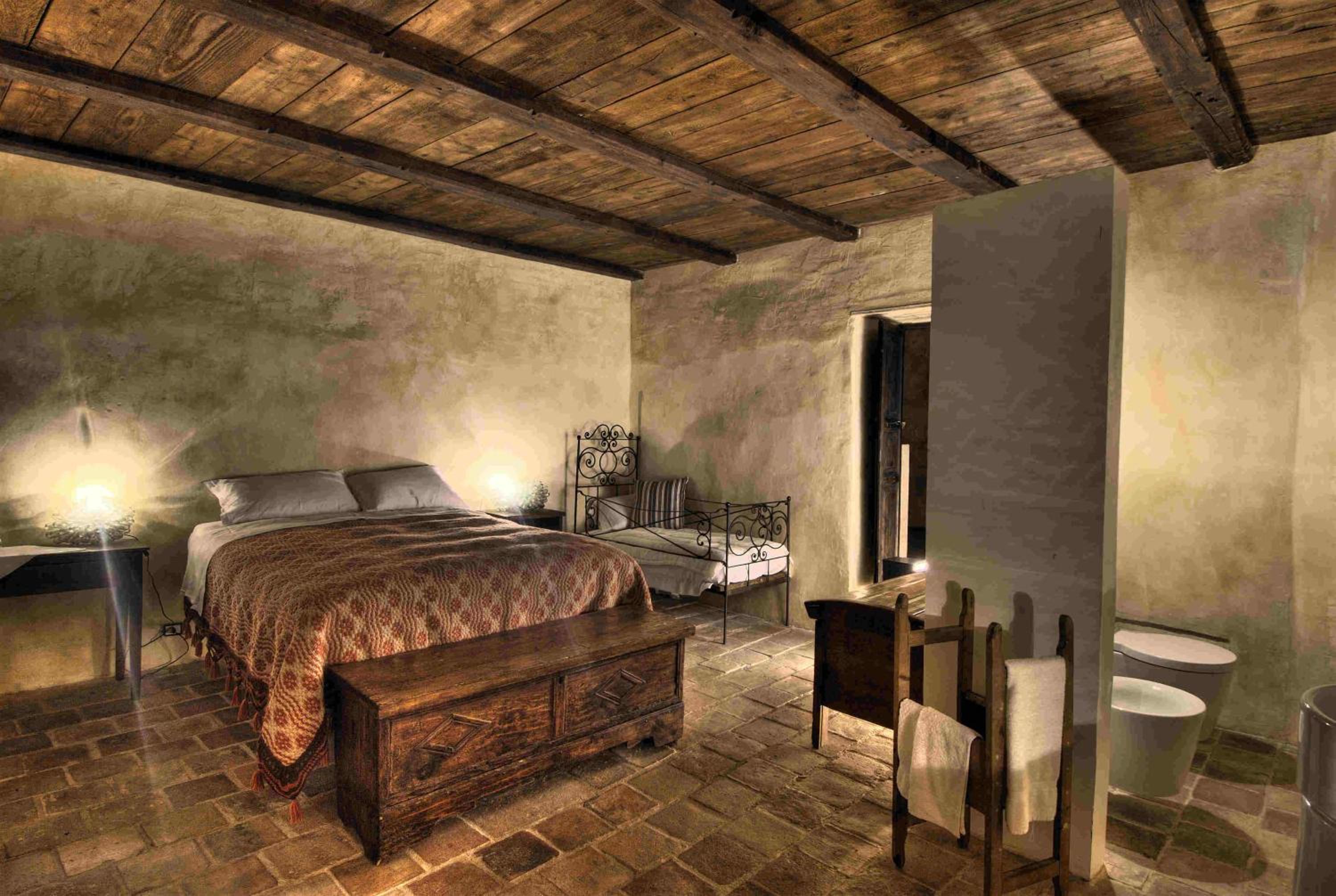 Superior Double Room thumbnail 6