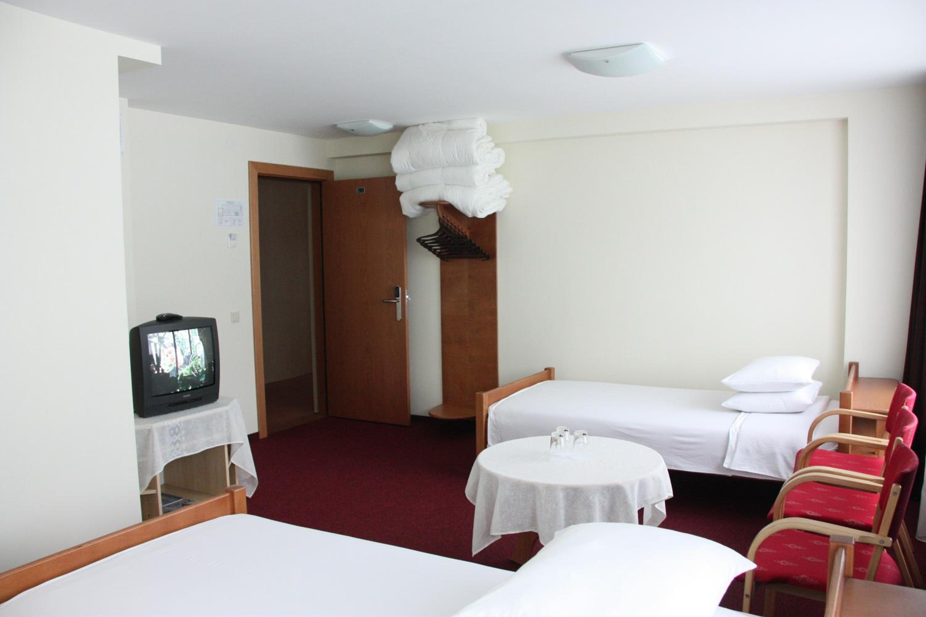 Triple Room - Photo 8