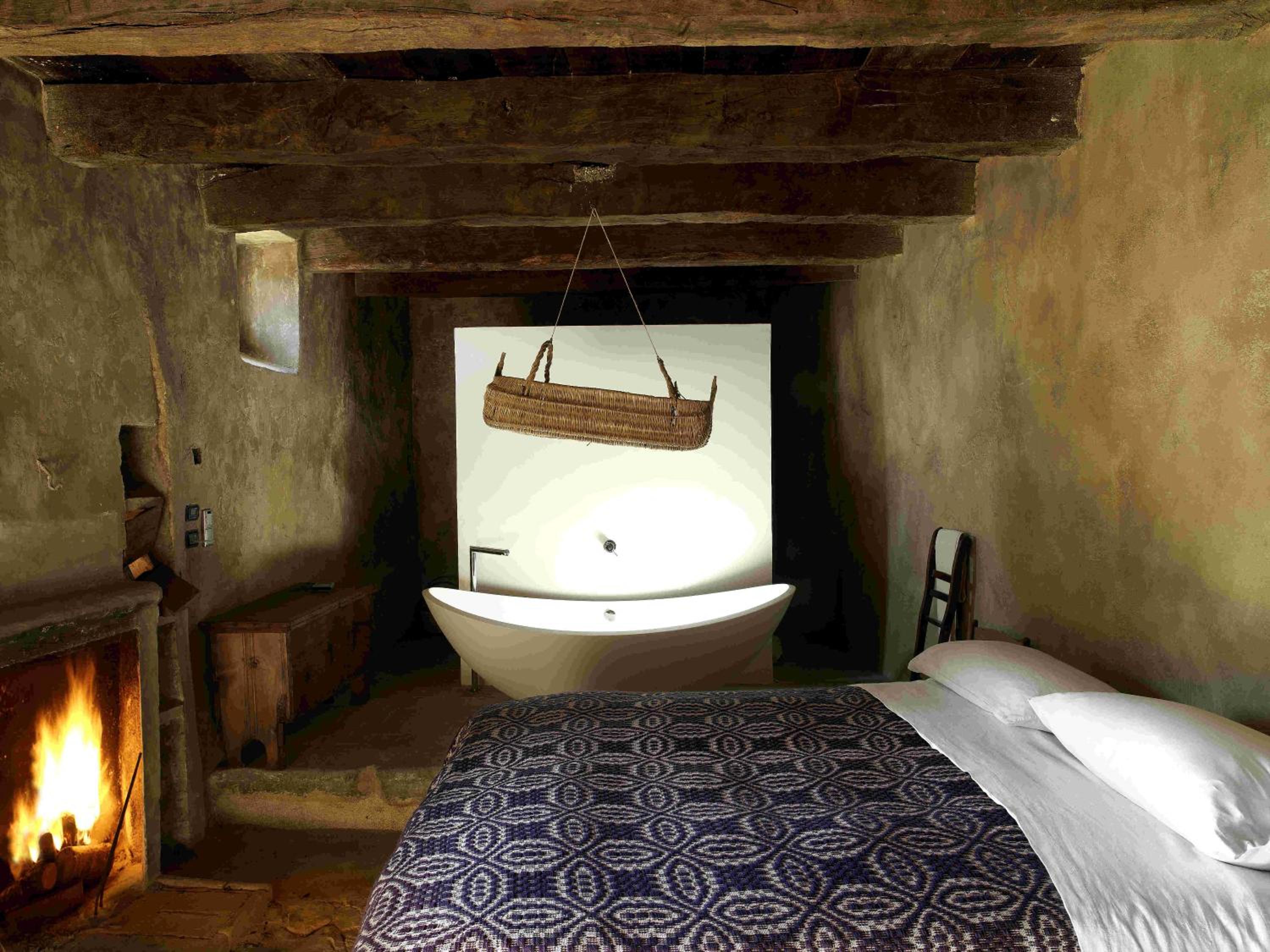 Superior Double Room thumbnail 6