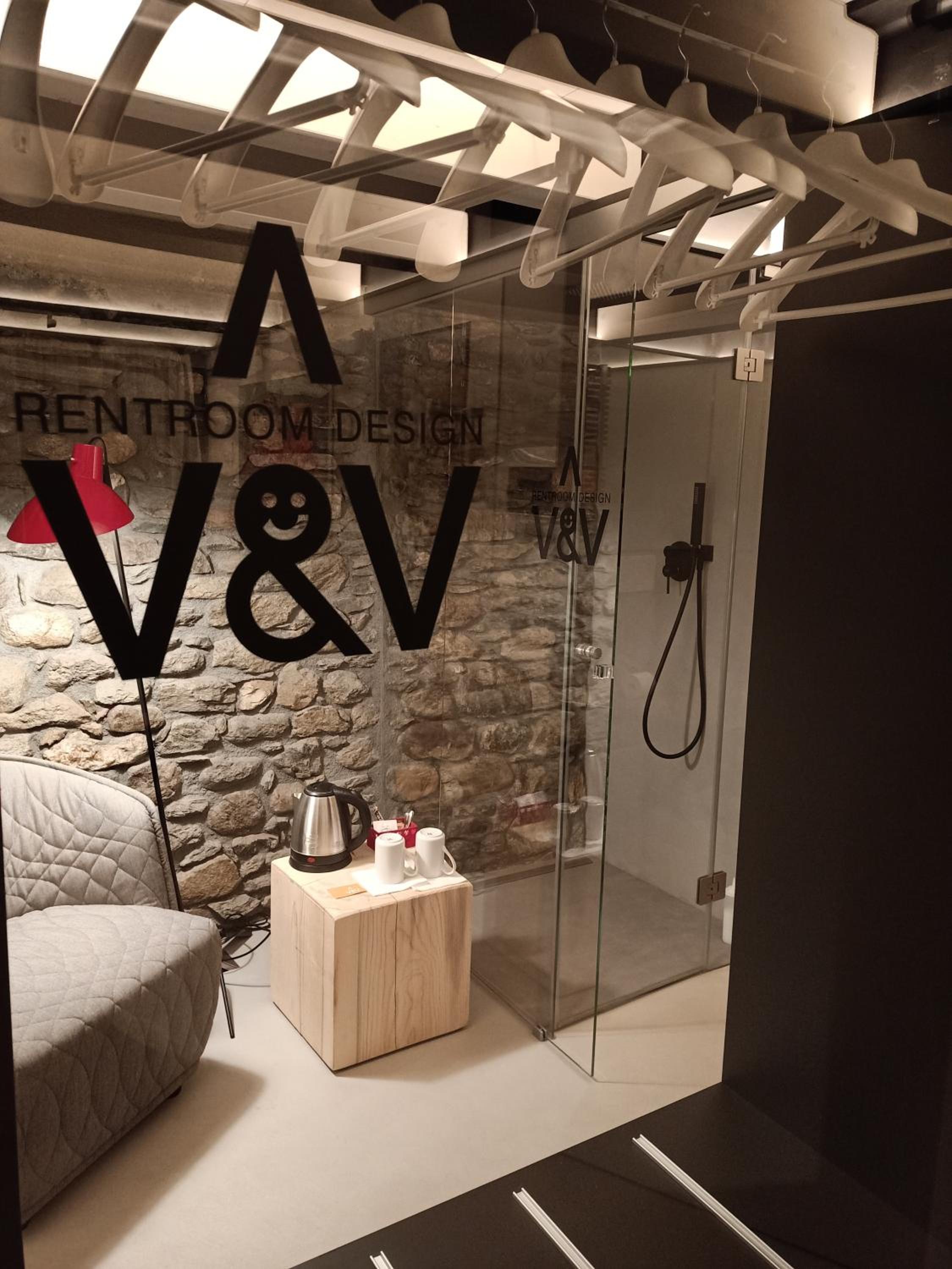 Large Double Room - Photo 8