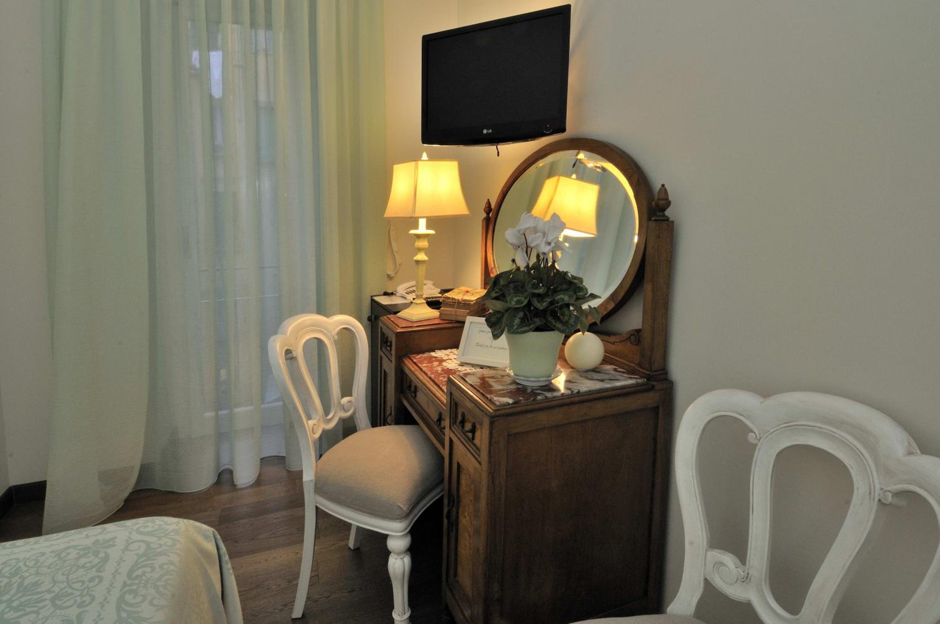 Small Double Room photo 2
