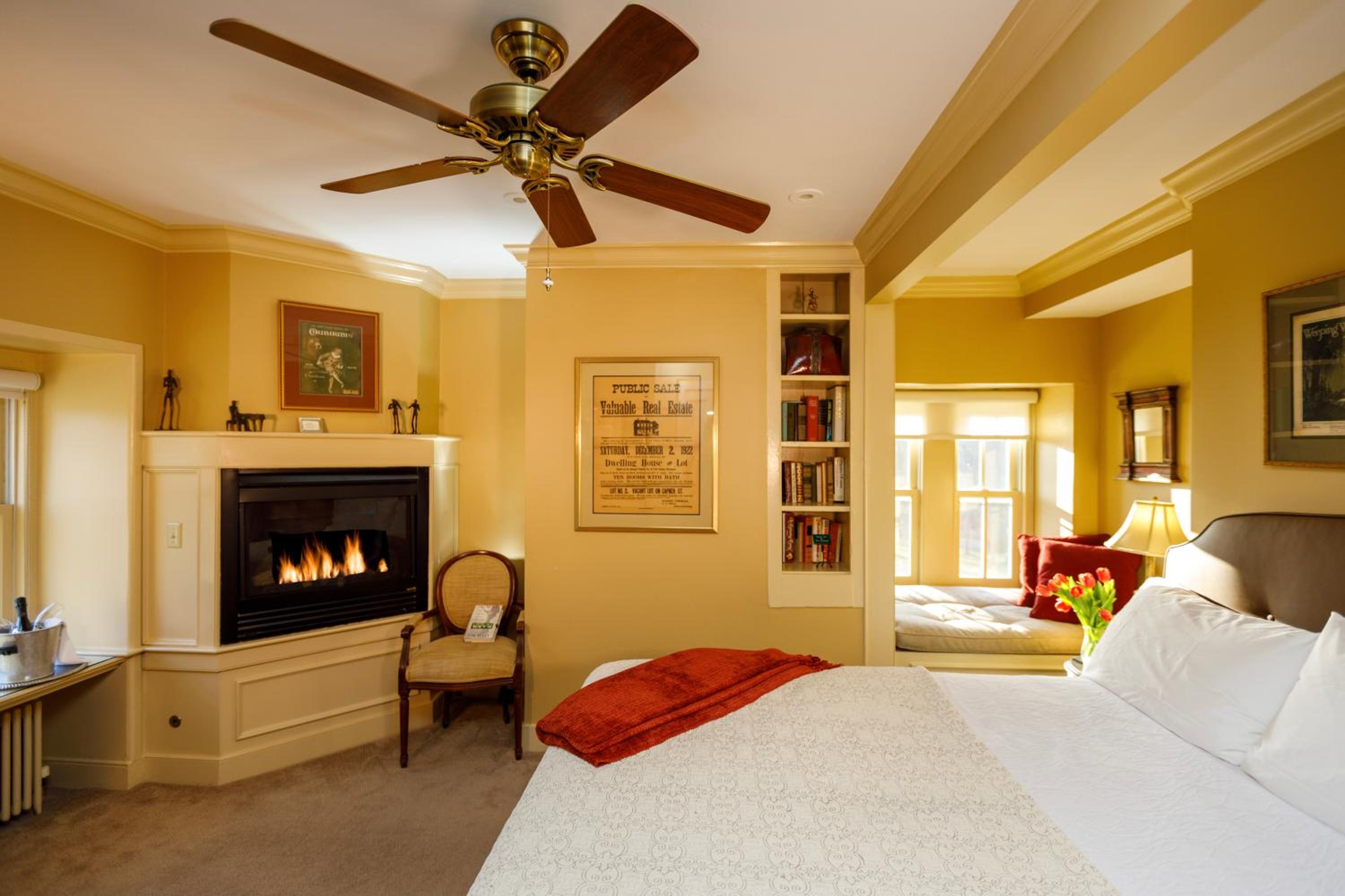 Deluxe Queen Room