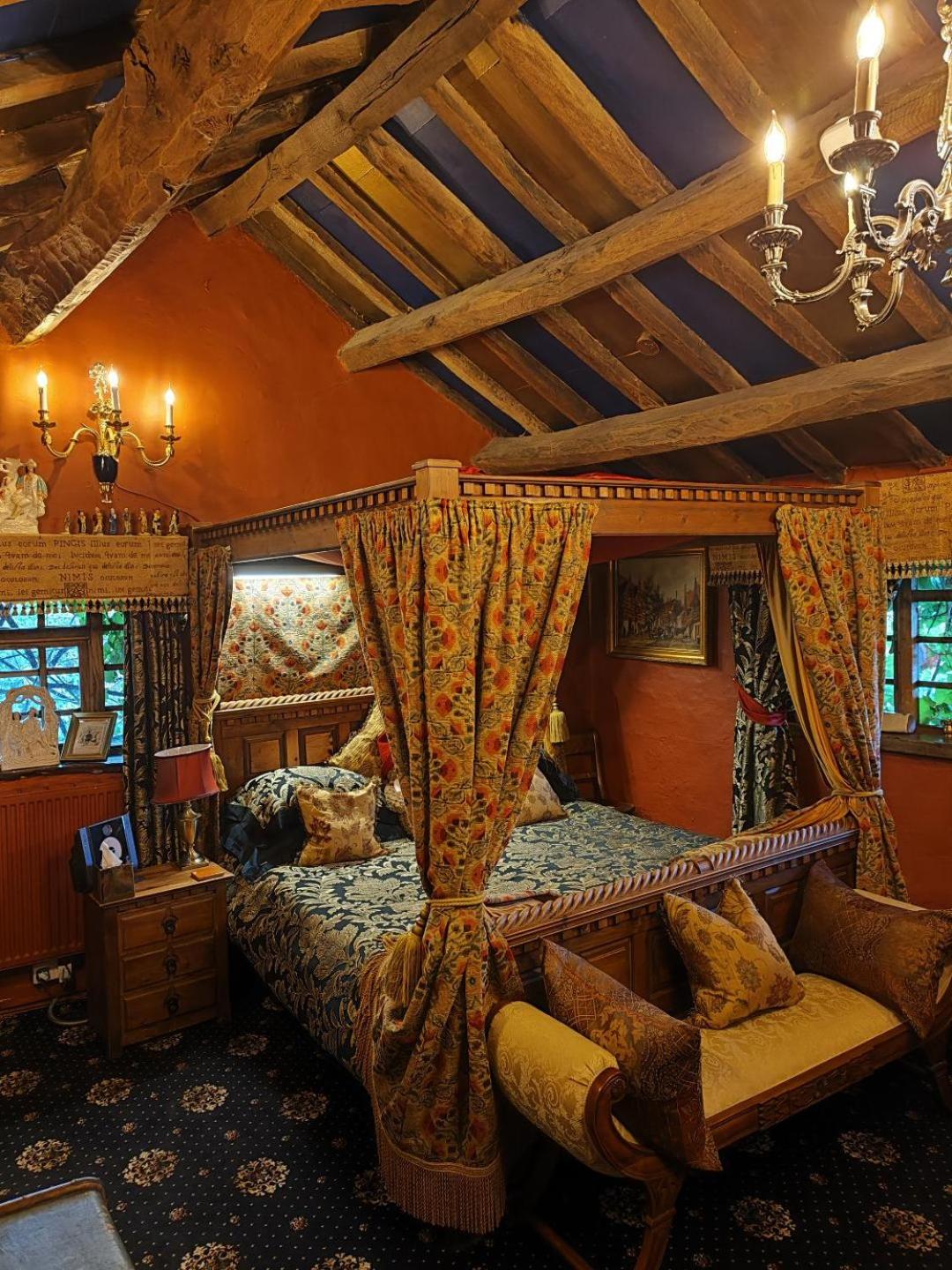 Large Luxury Four Poster Suite - Photo 1