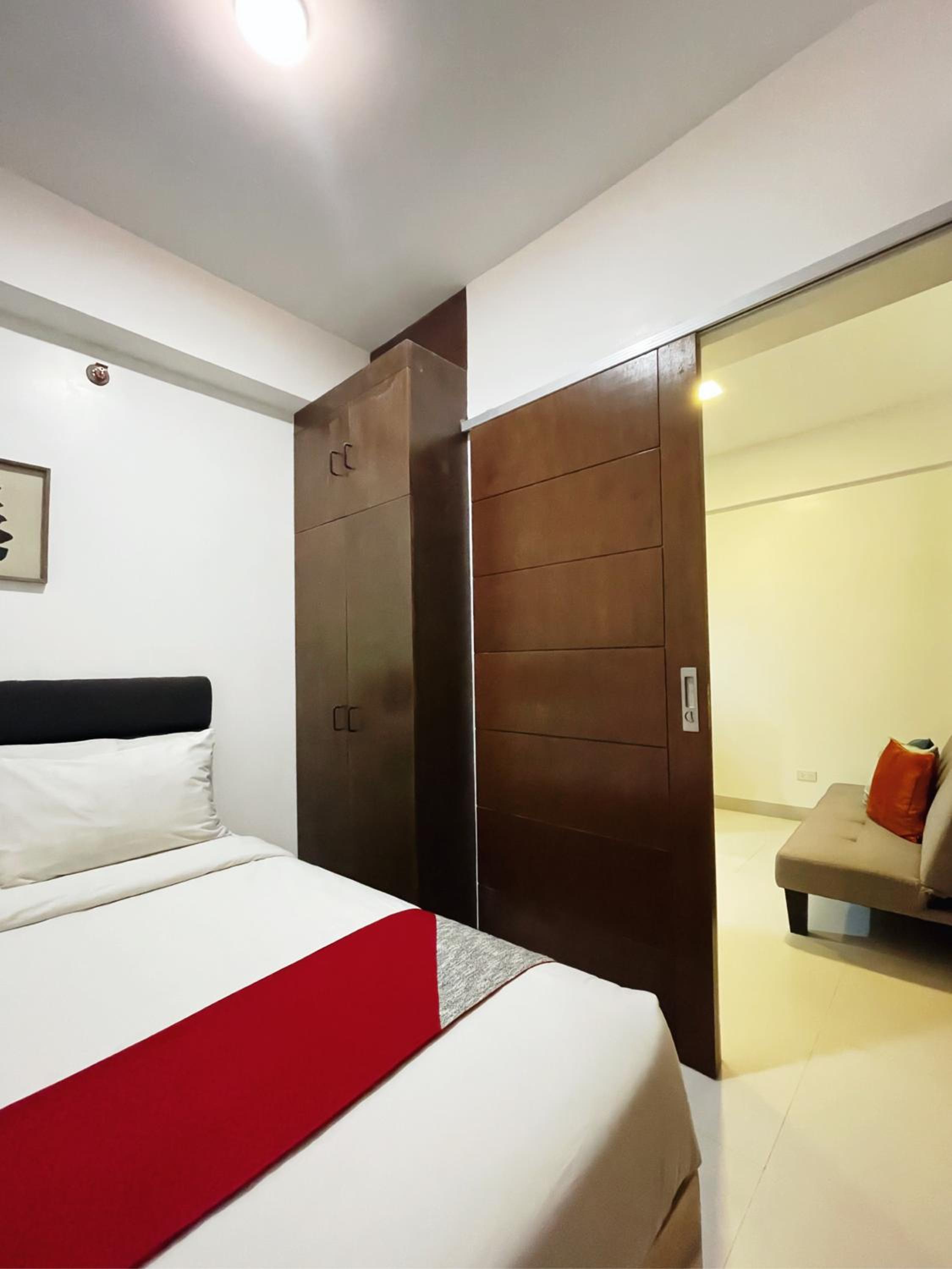 Suite with Balcony - Photo 3