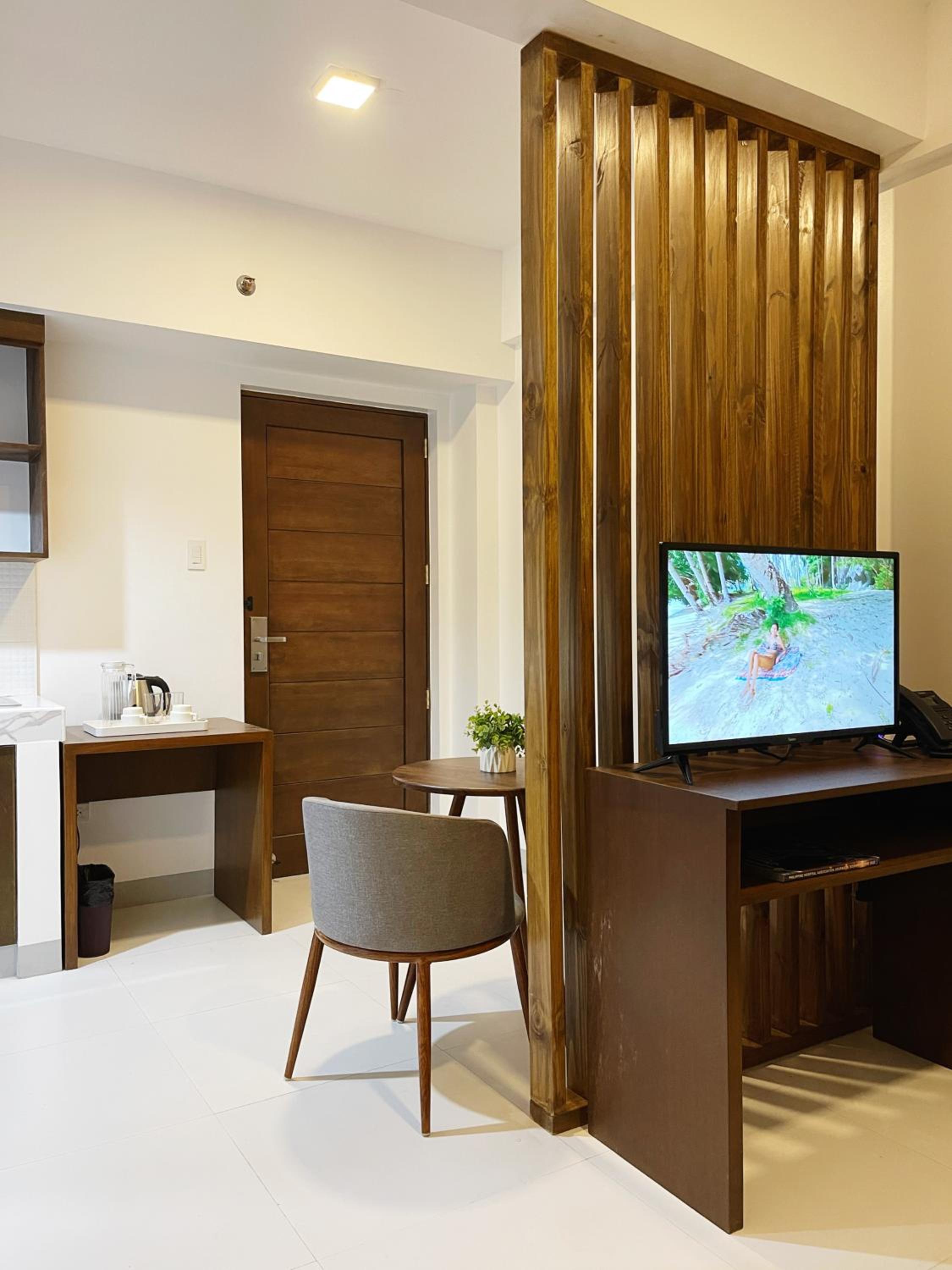 Suite with Balcony - Photo 4