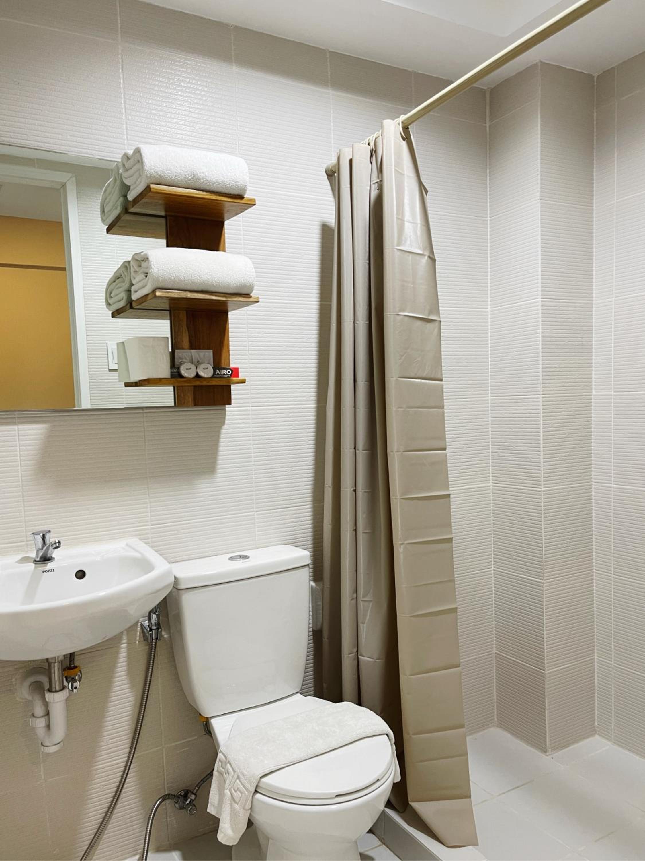 Suite with Balcony - Photo 5