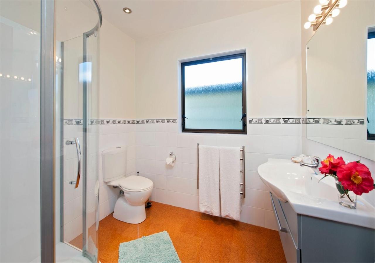 Three-Bedroom House photo 3