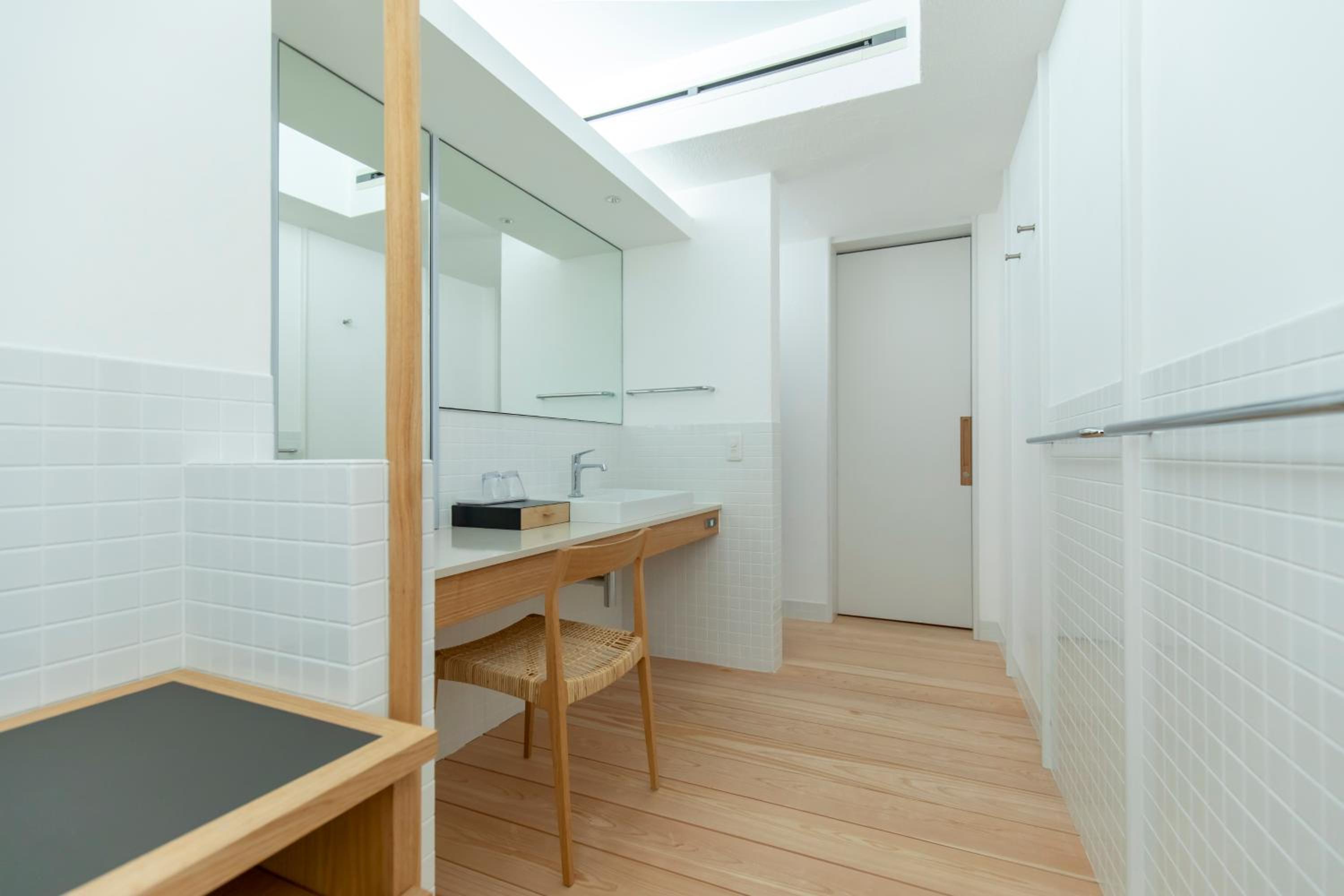 Twin Room with Shared Bathroom photo 3
