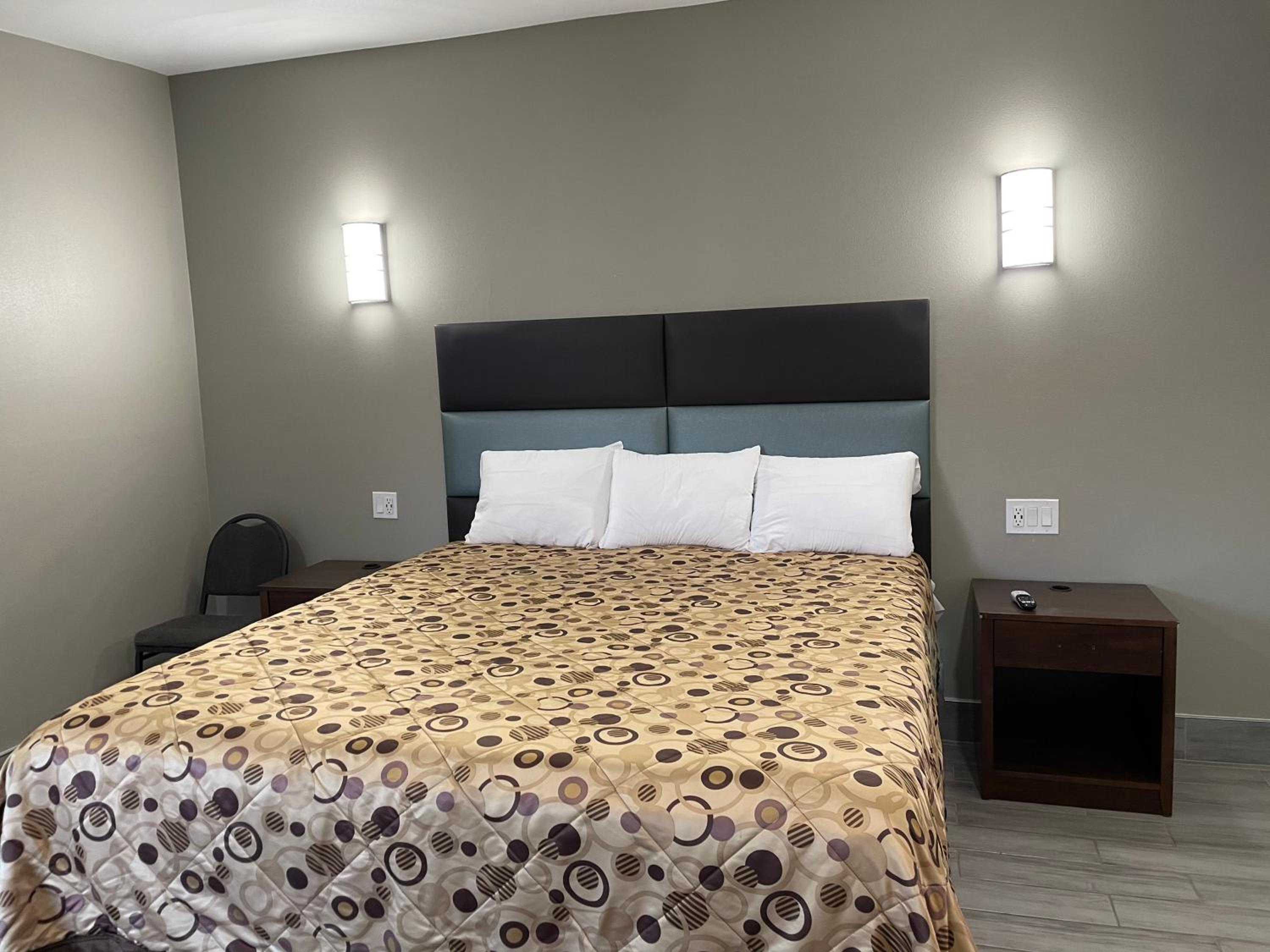 King Room with Spa Bath photo 2