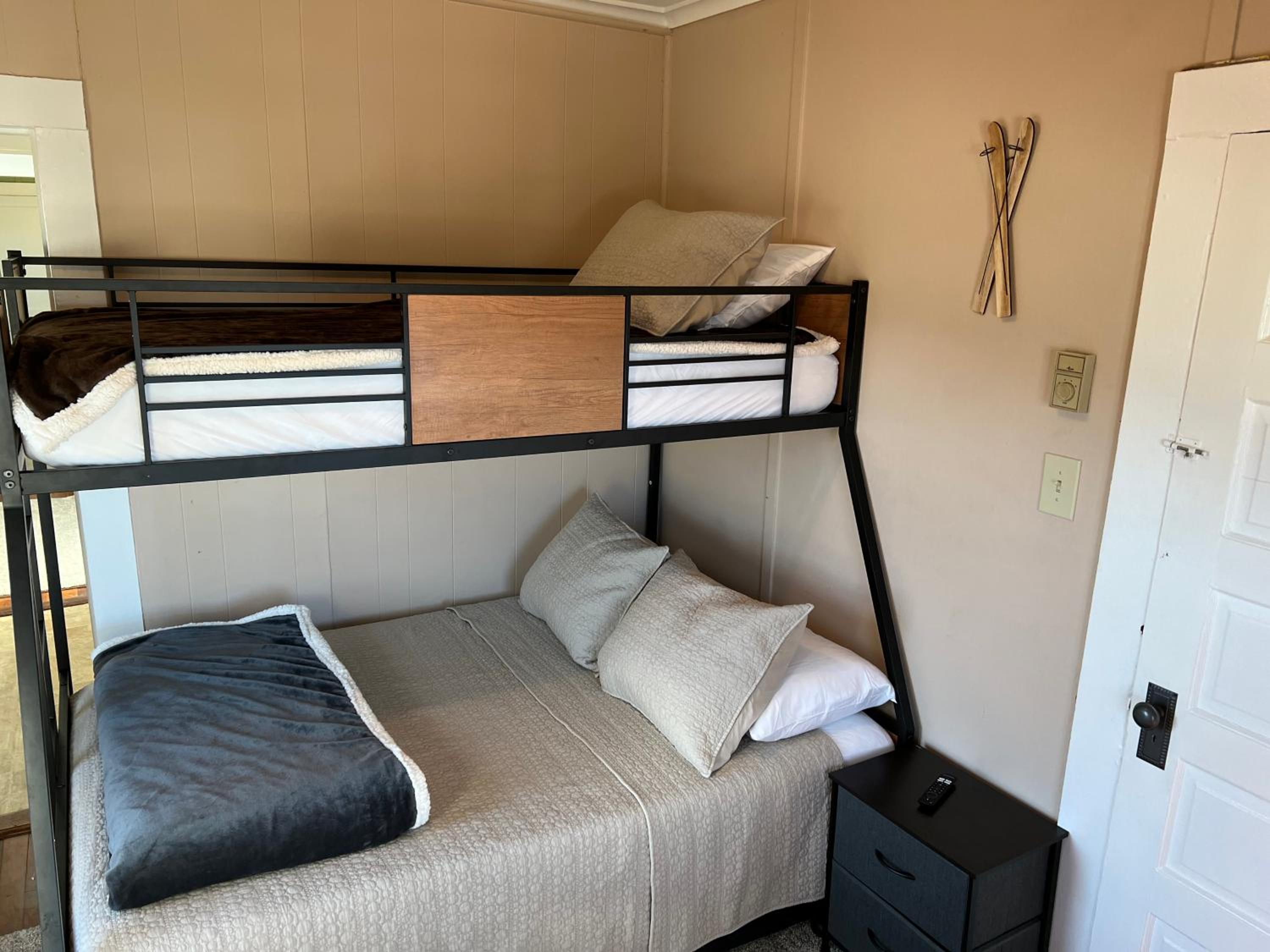 Two-Bedroom House - Photo 1