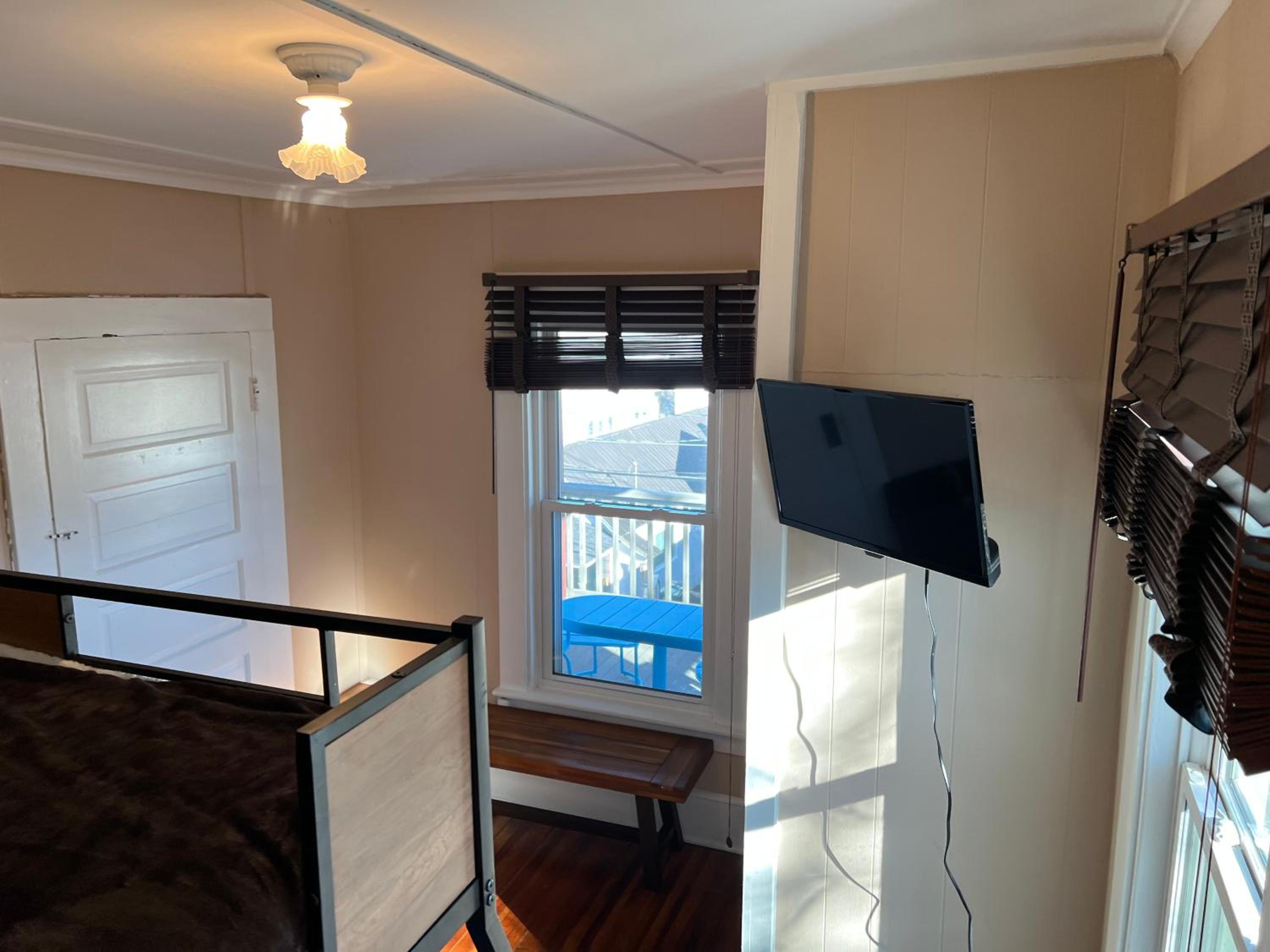 Two-Bedroom House - Photo 2