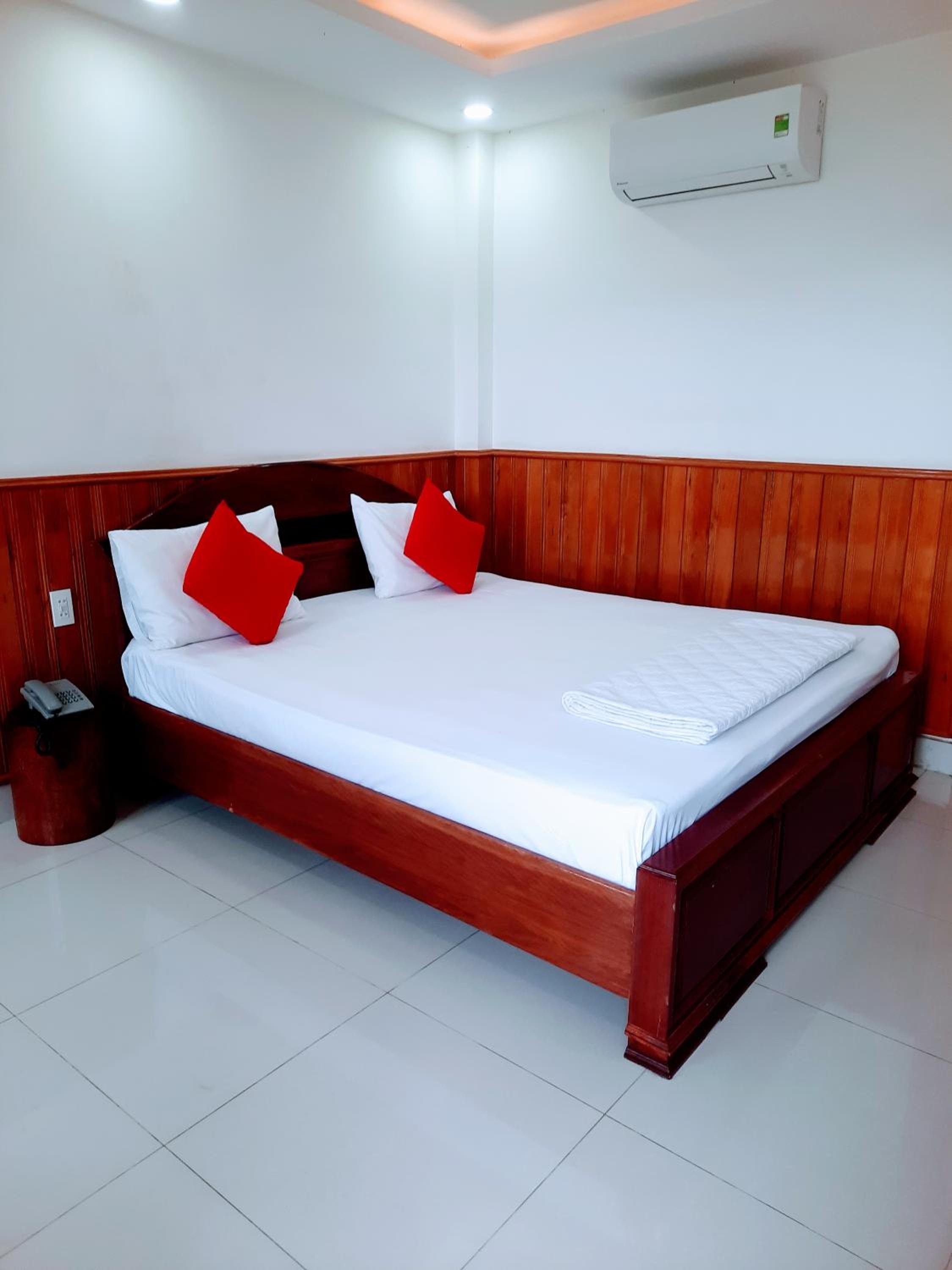 Deluxe Double Room - Photo 11