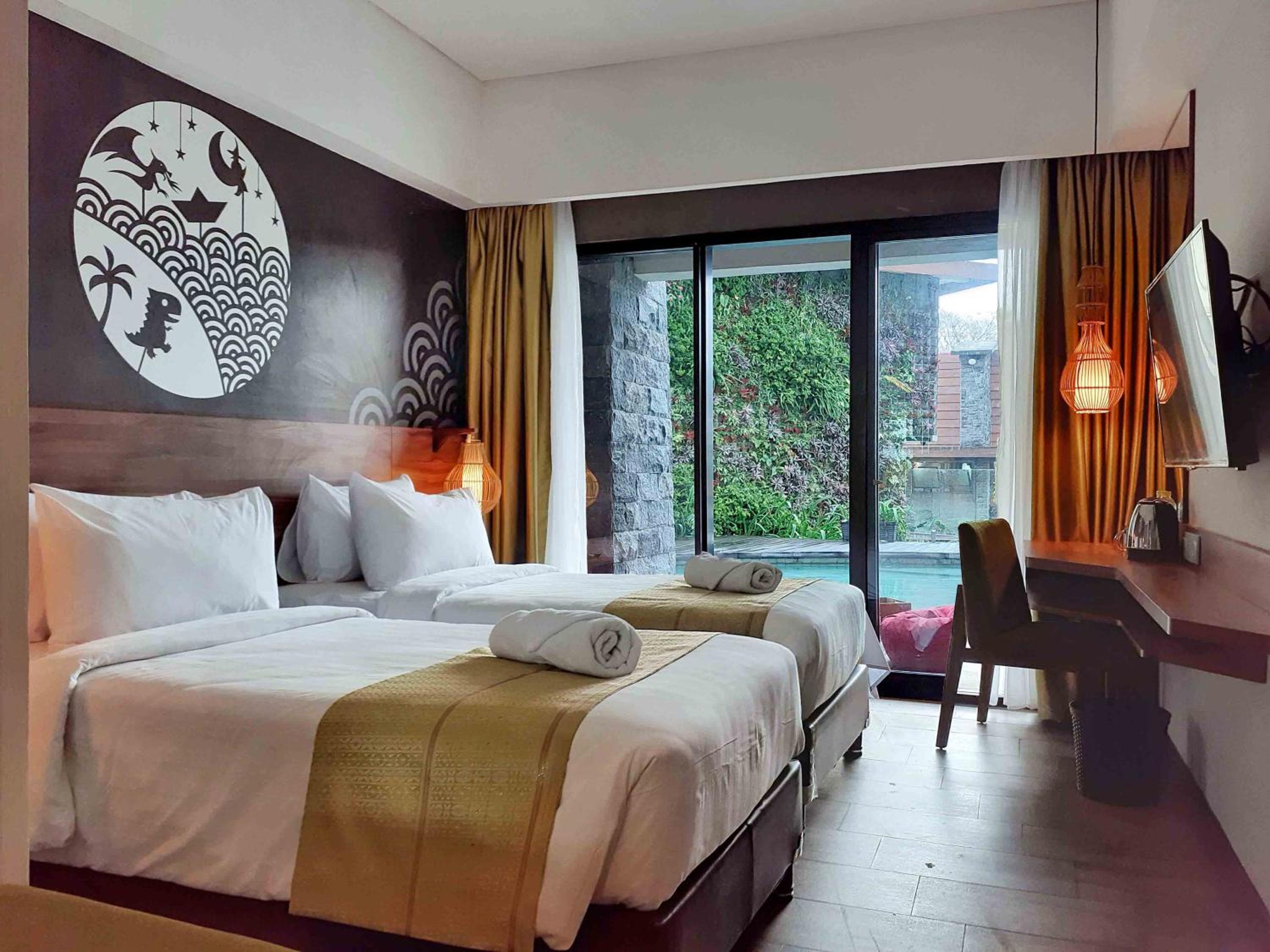 Superior Twin Room with Pool Access