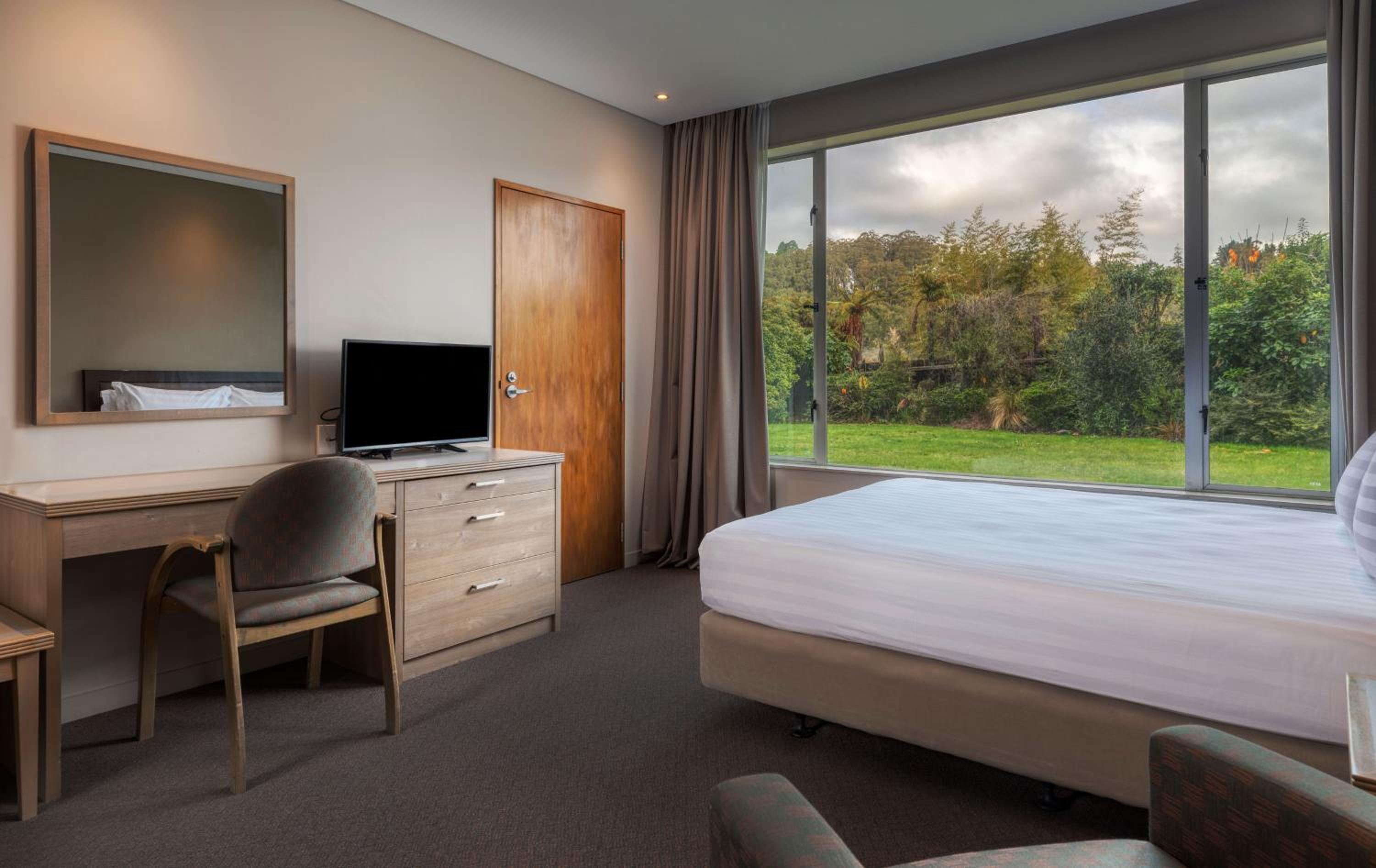 Queen Room - Disability Access - Photo 2