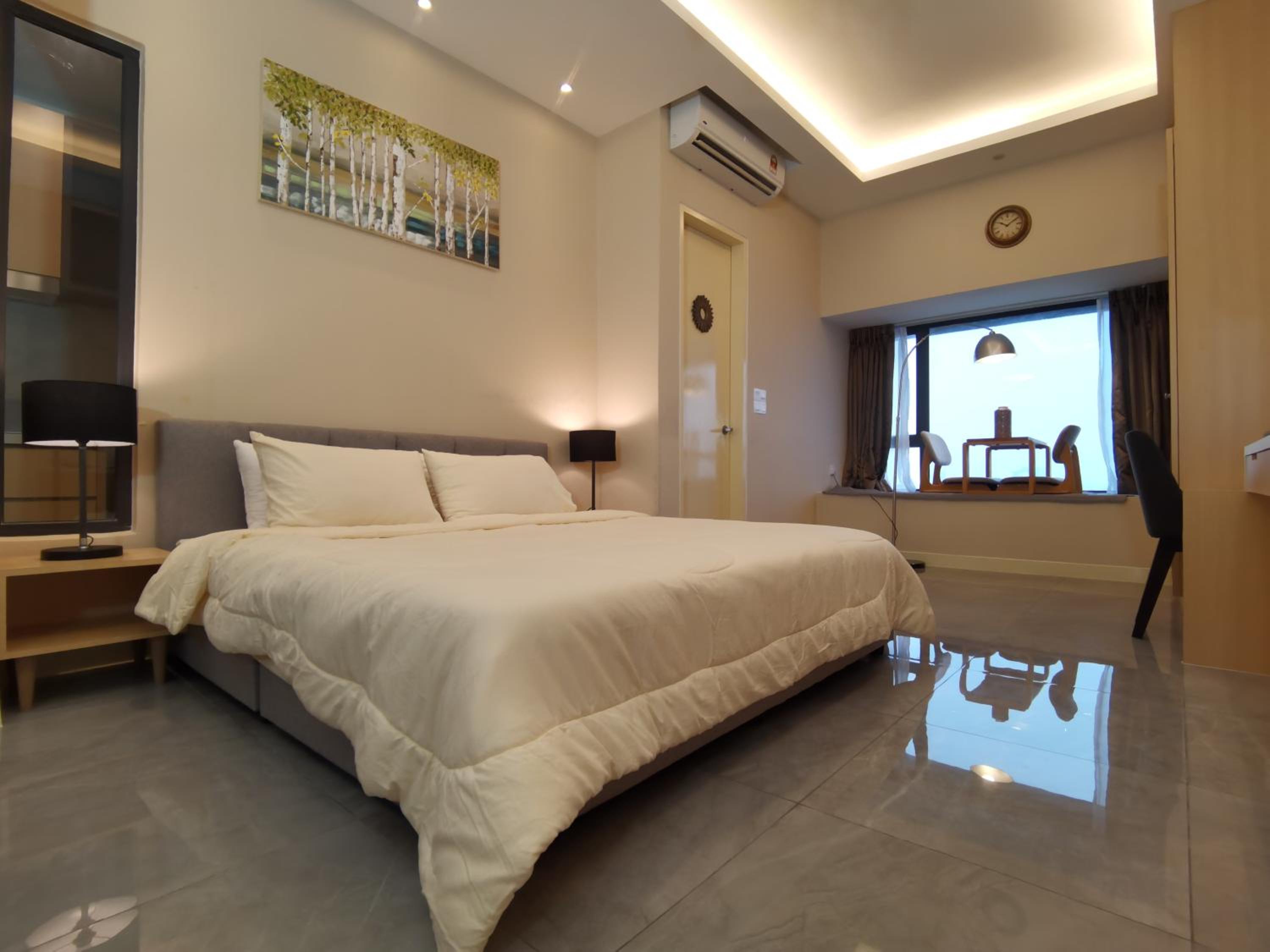 Superior King Studio (Private Bathtub & Partial Seaview)