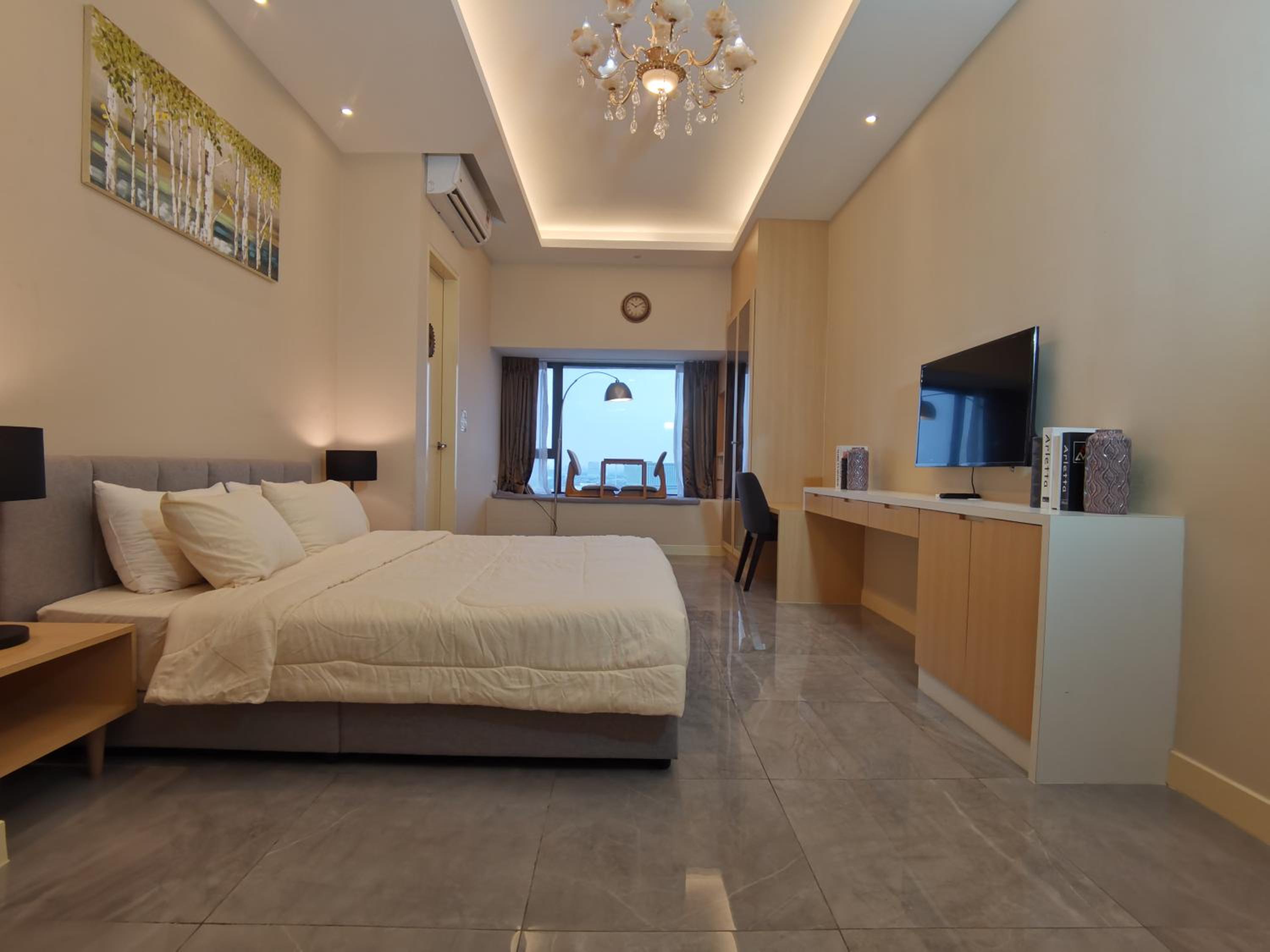 Superior King Studio (Private Bathtub & Partial Seaview)