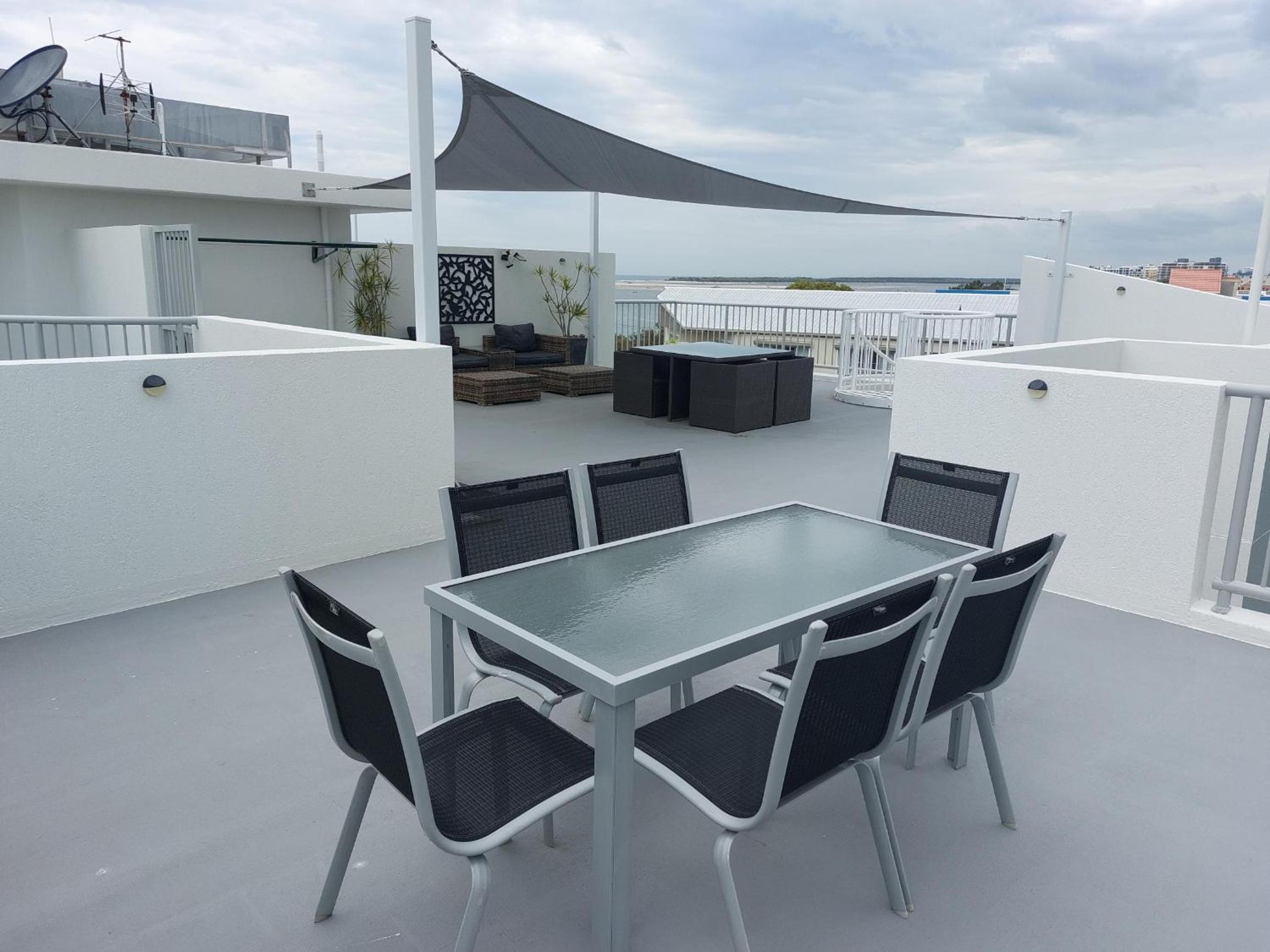 Beachview Two-Bedroom Apartment - Rooftop Access photo 3