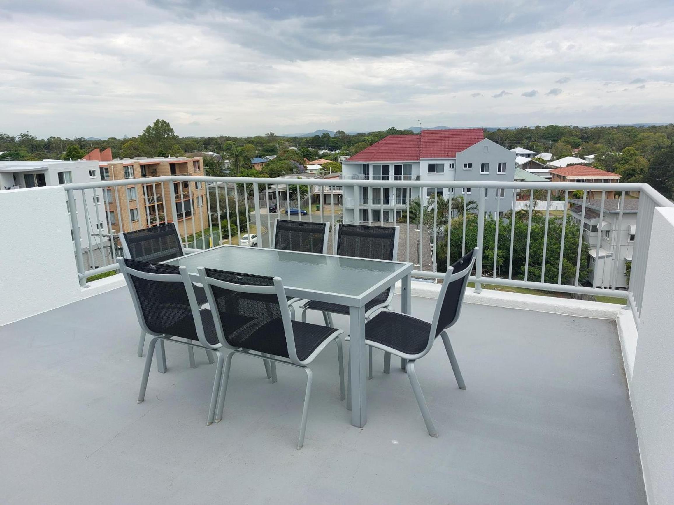 Beachview Two-Bedroom Apartment - Rooftop Access photo 2