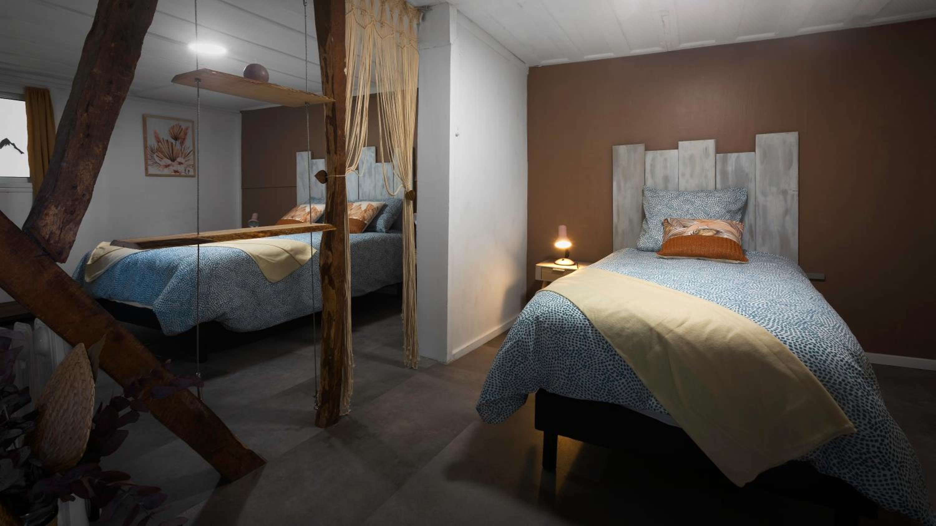 Five-Bedroom House photo 1