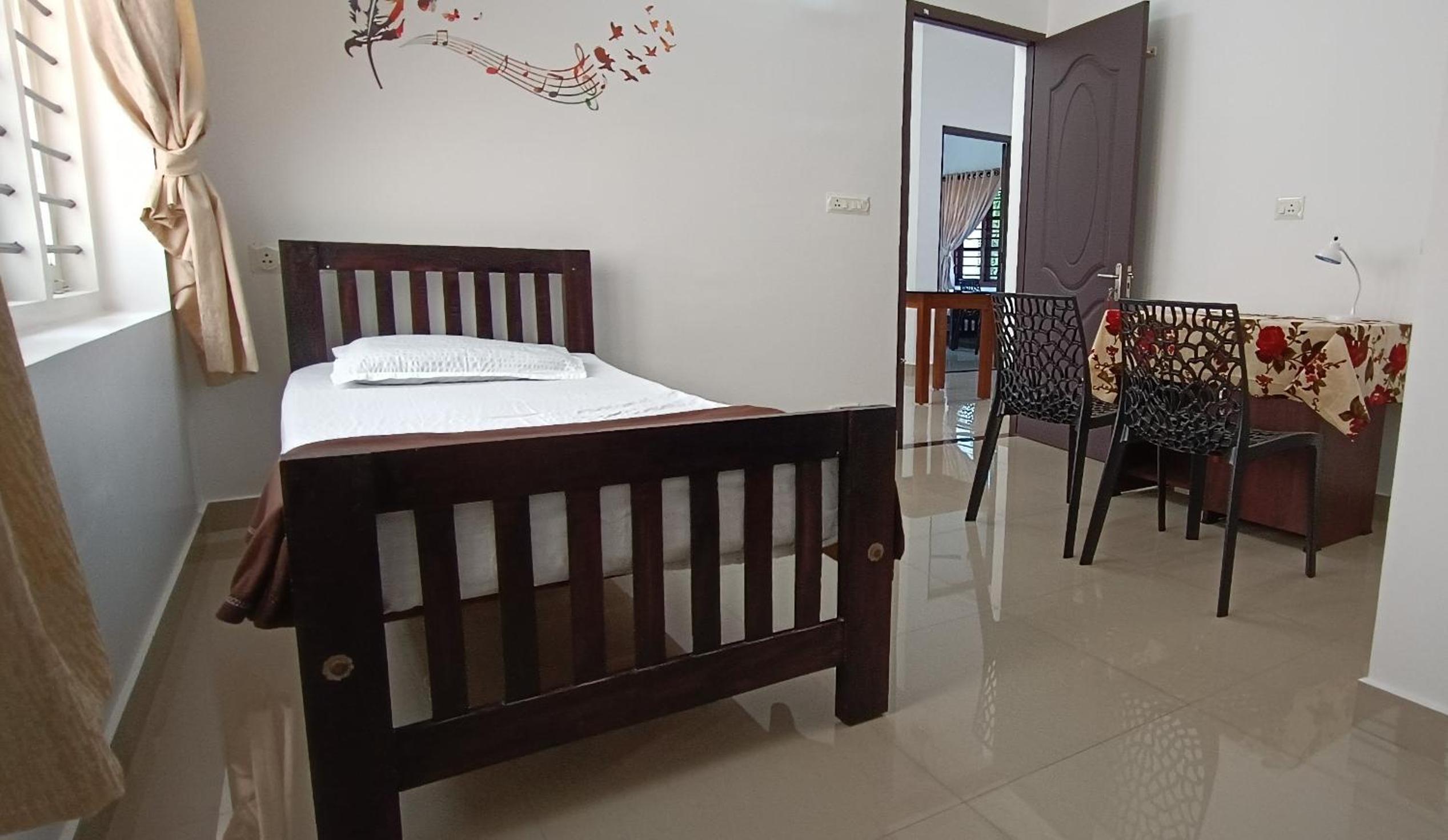 Single Room with Private Bathroom photo 3