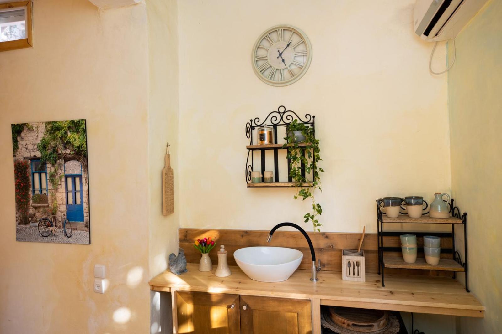 One-Bedroom House - Photo 21