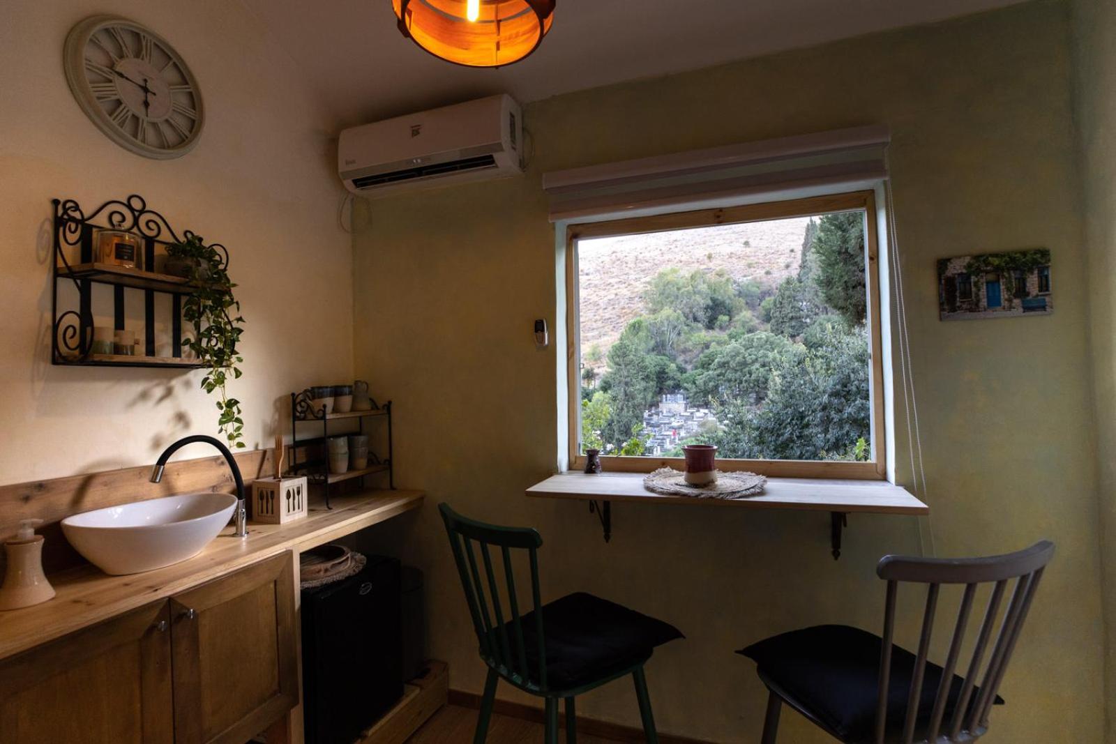 One-Bedroom House - Photo 20