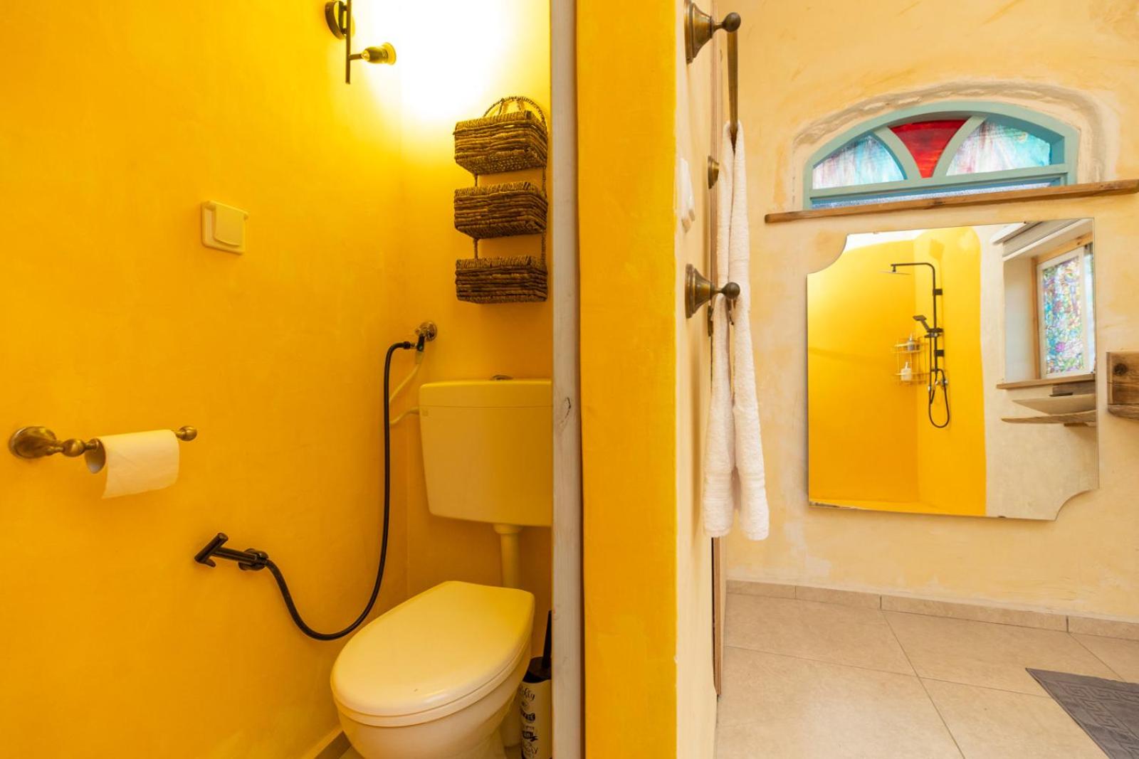 One-Bedroom House - Photo 17