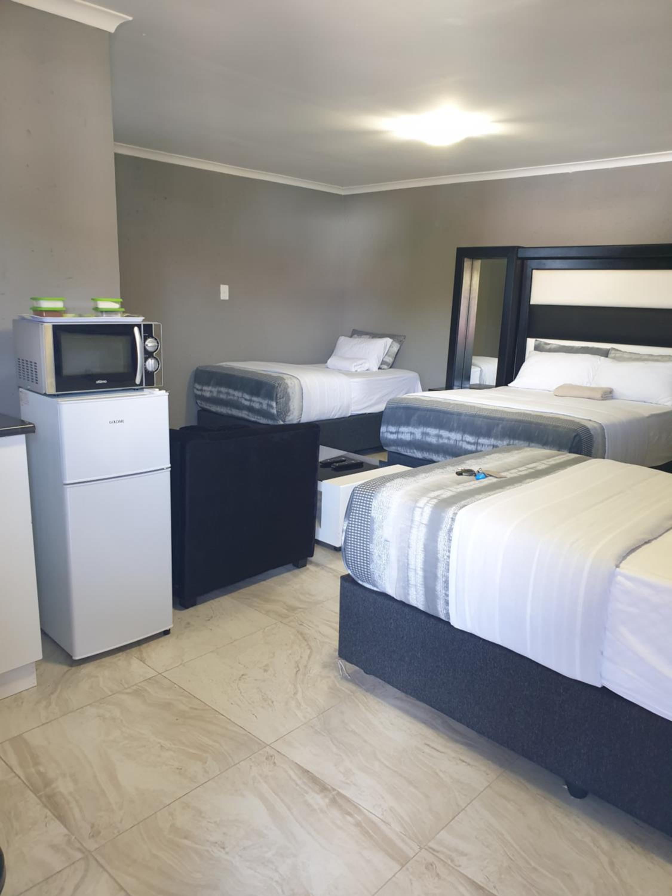 Deluxe Family Suite - Photo 3