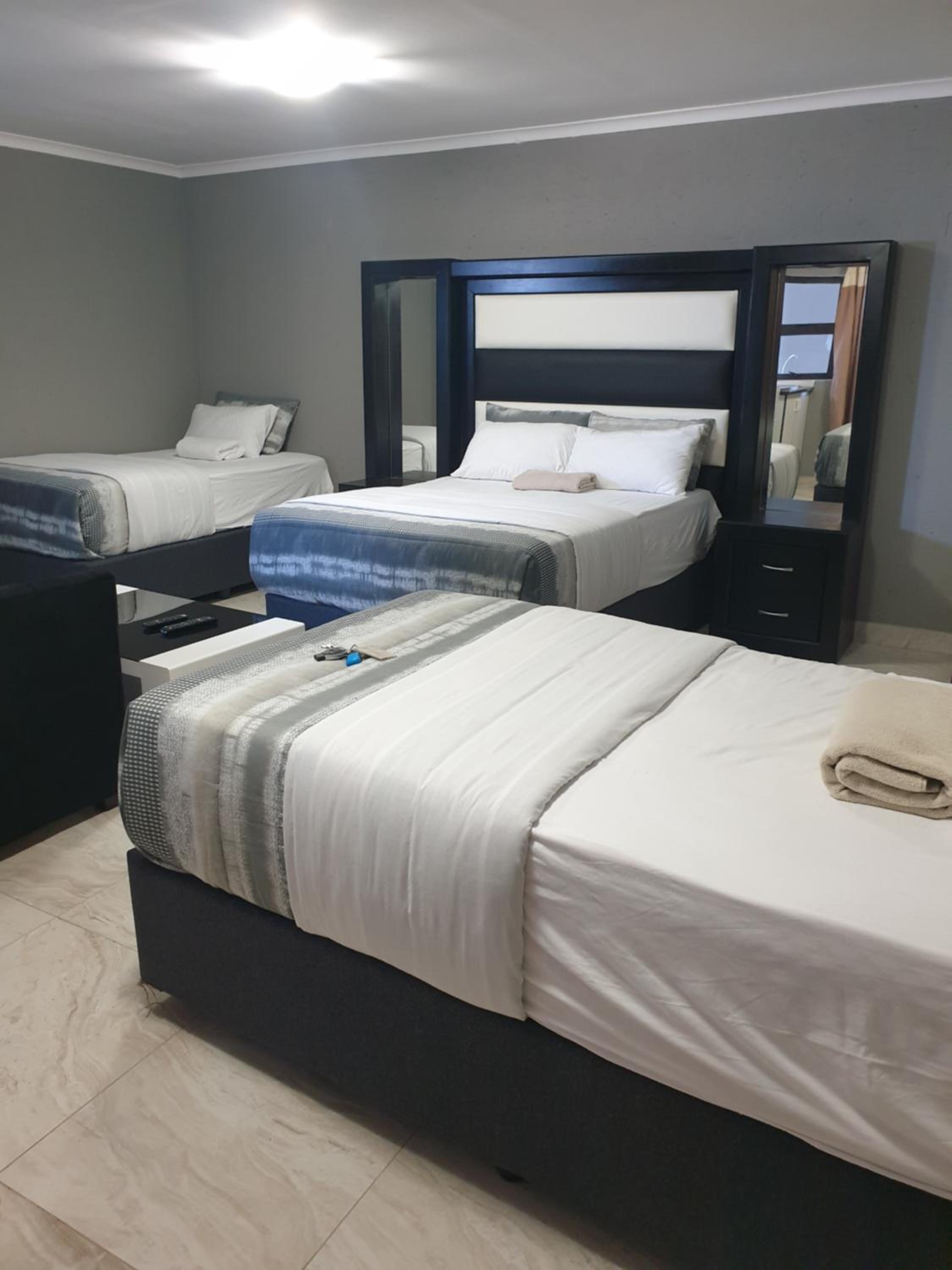 Deluxe Family Suite - Photo 5