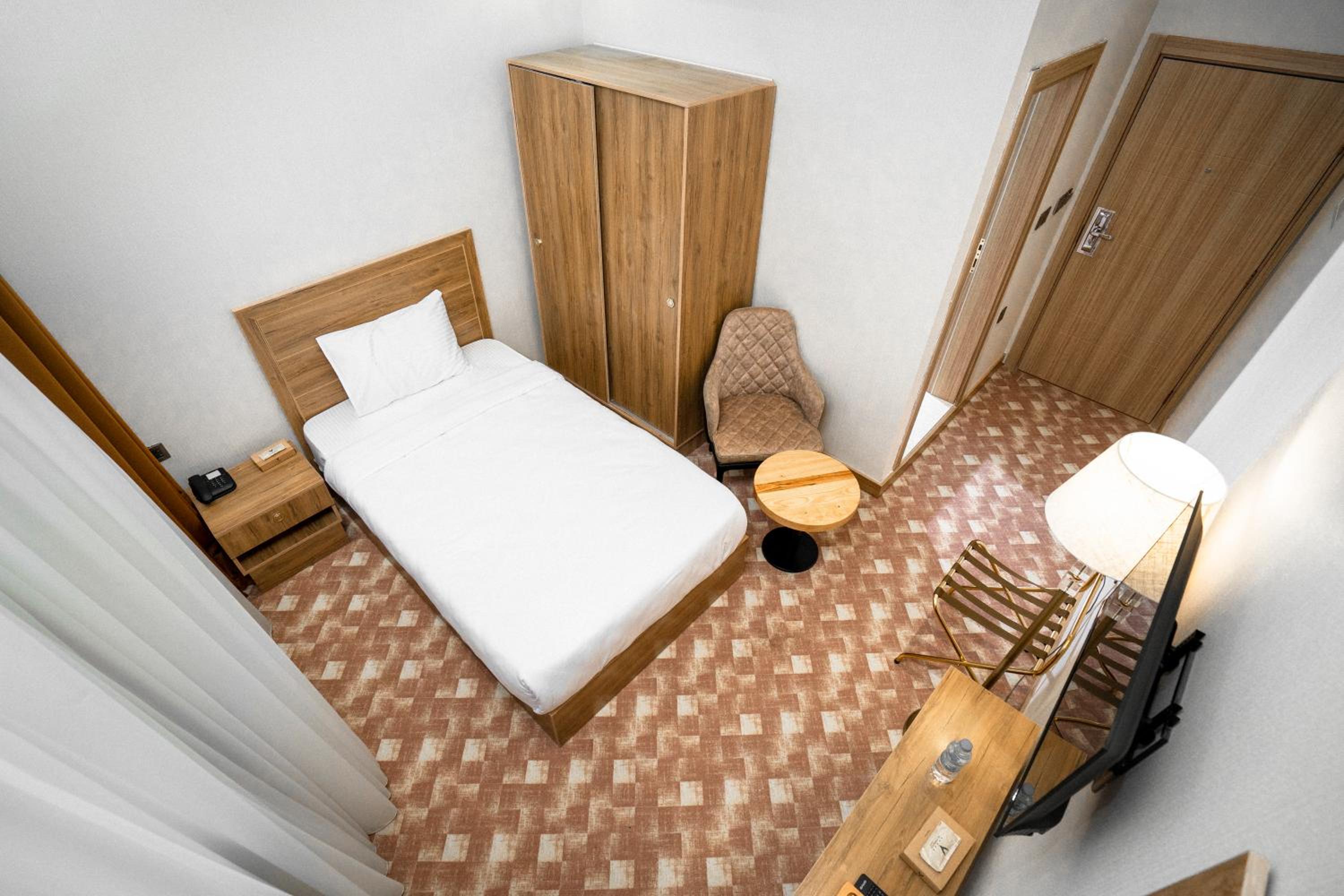 Single Room - Photo 2
