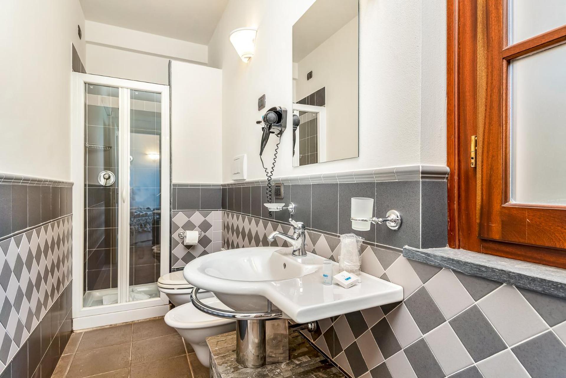 Small Double Room with Balcony photo 2