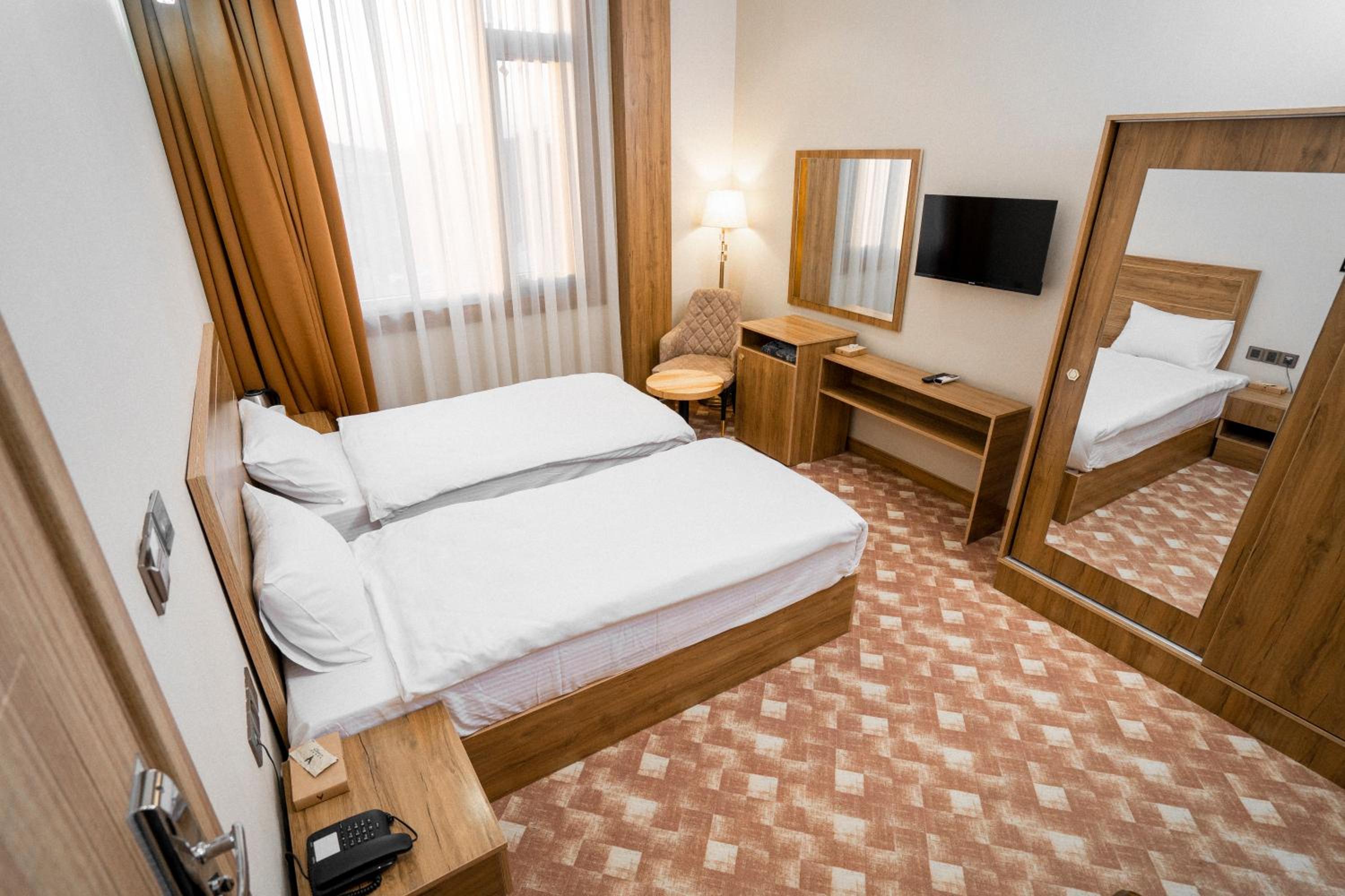 Twin Room - Photo 2