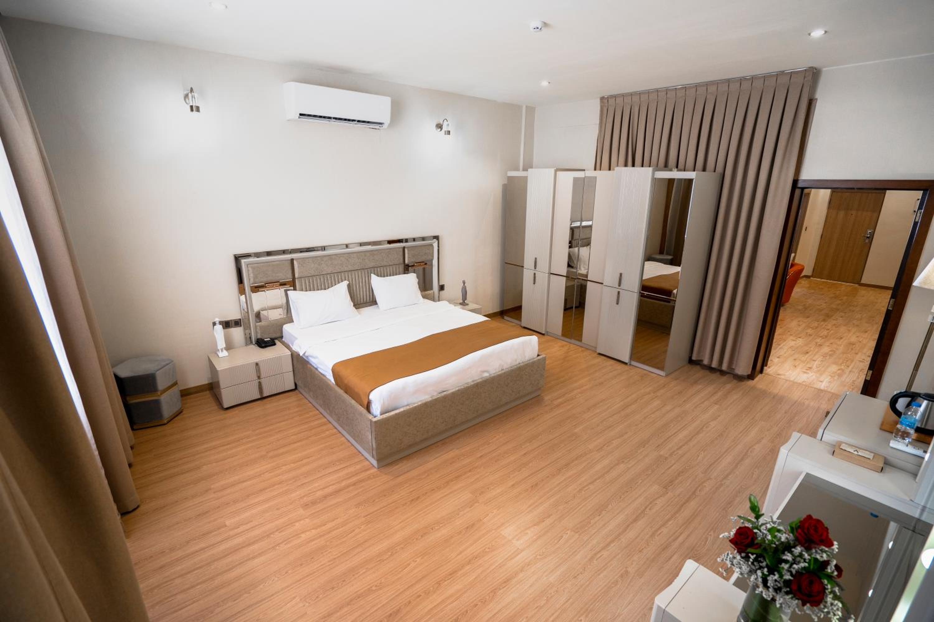 Deluxe Suite photo 1