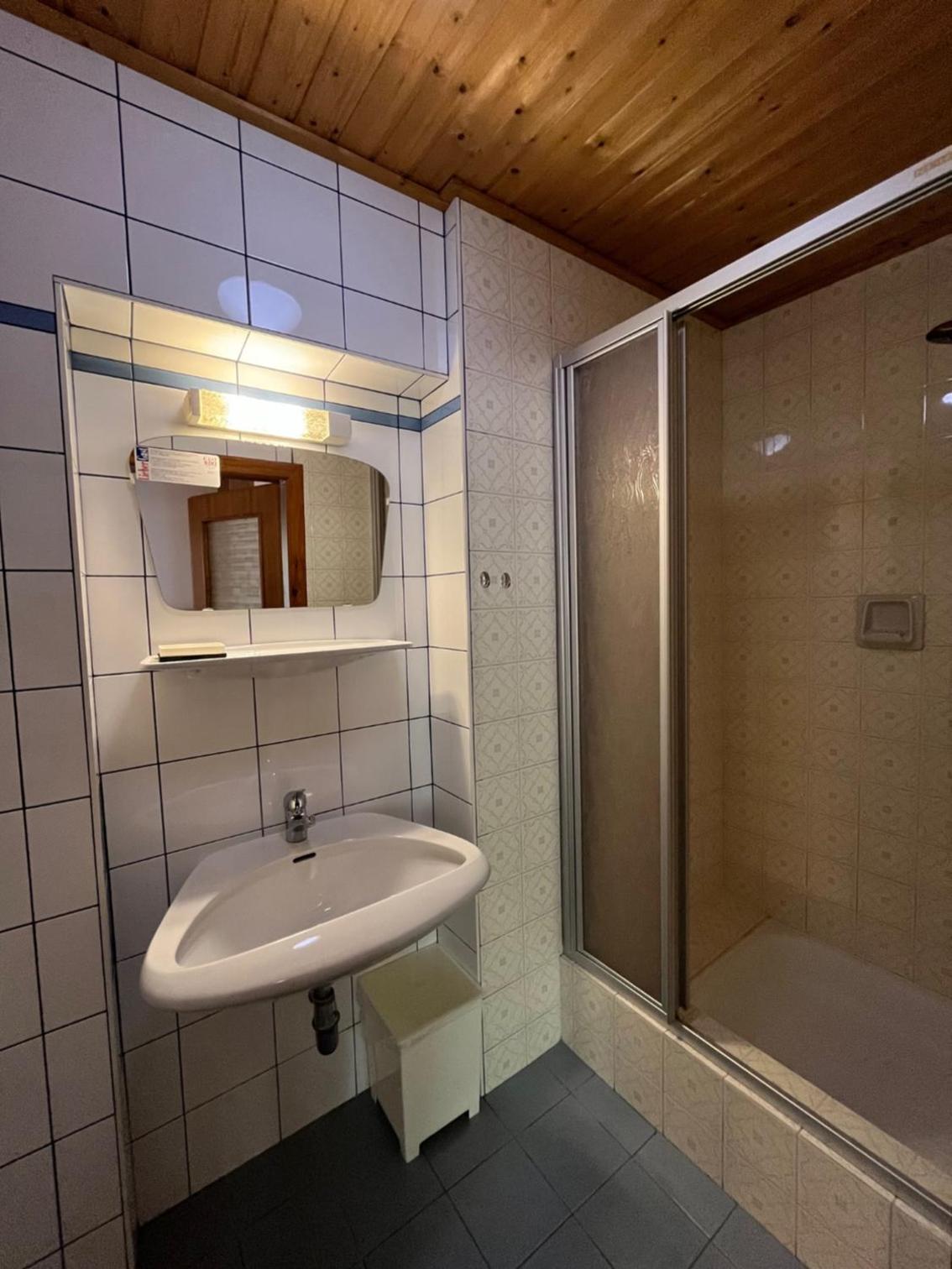 Budget Double Room photo 3