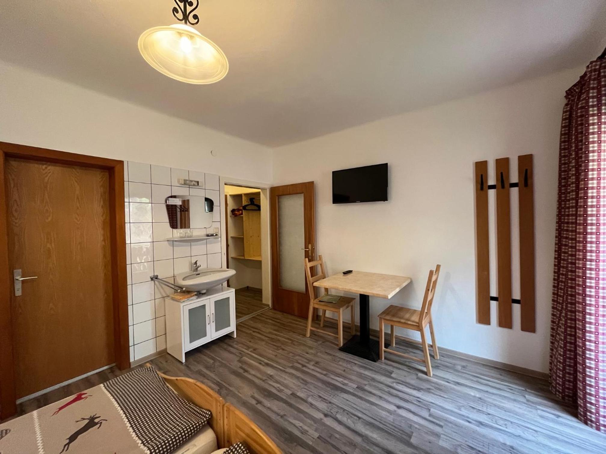 Standard Twin Room photo 2