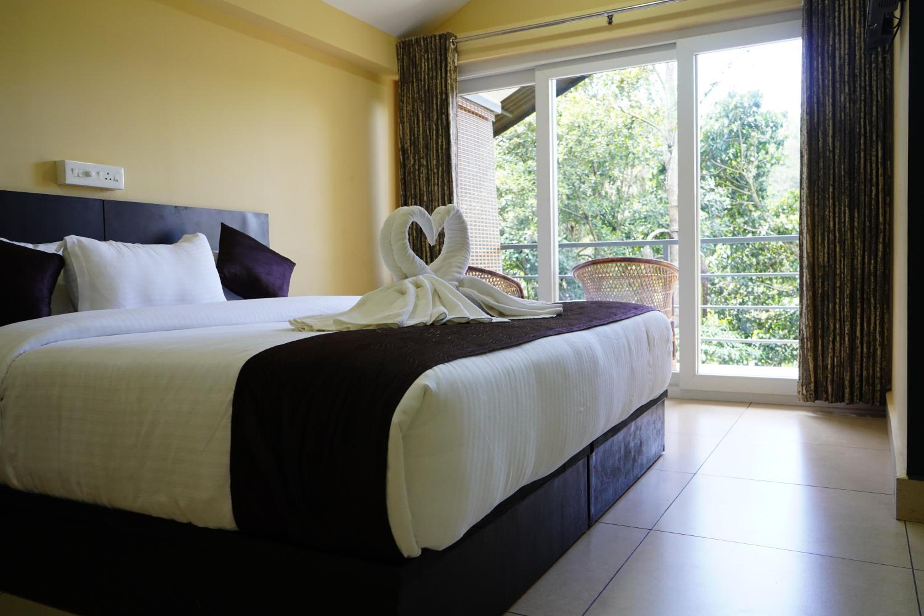Deluxe Double Room - Photo 23
