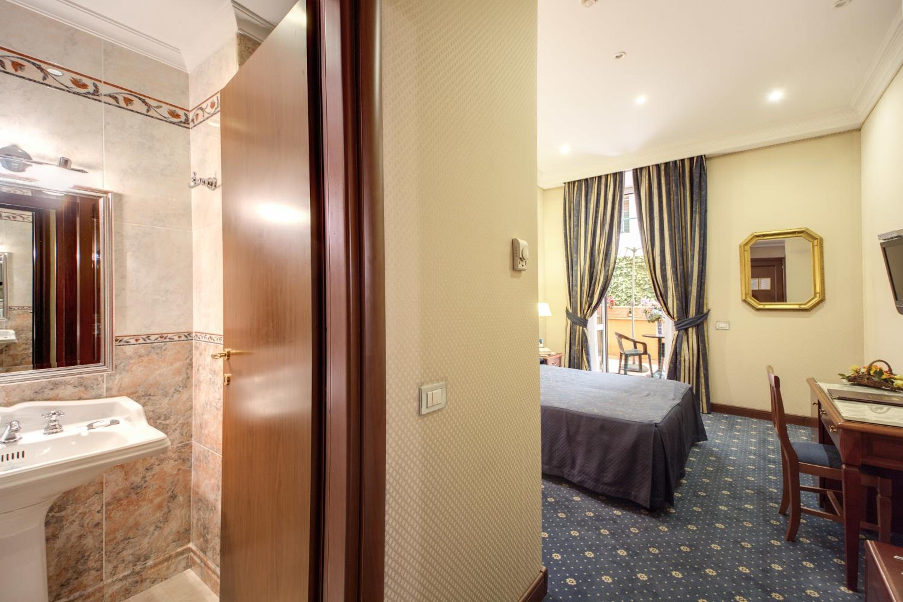 Double Room photo 2