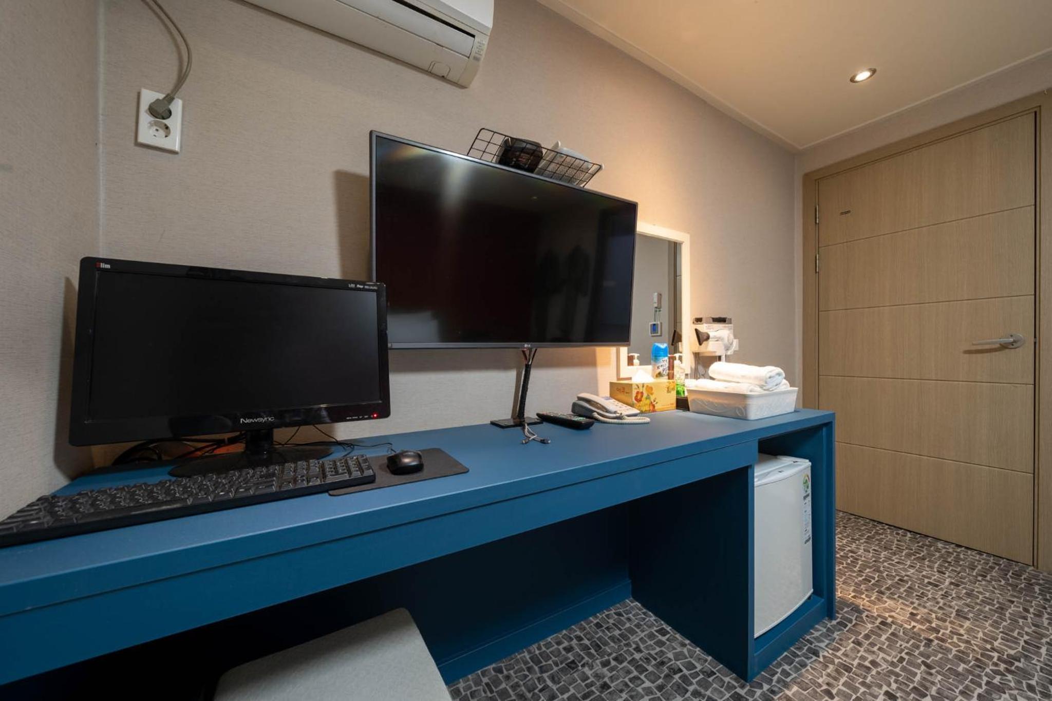 Standard Double Room photo 2