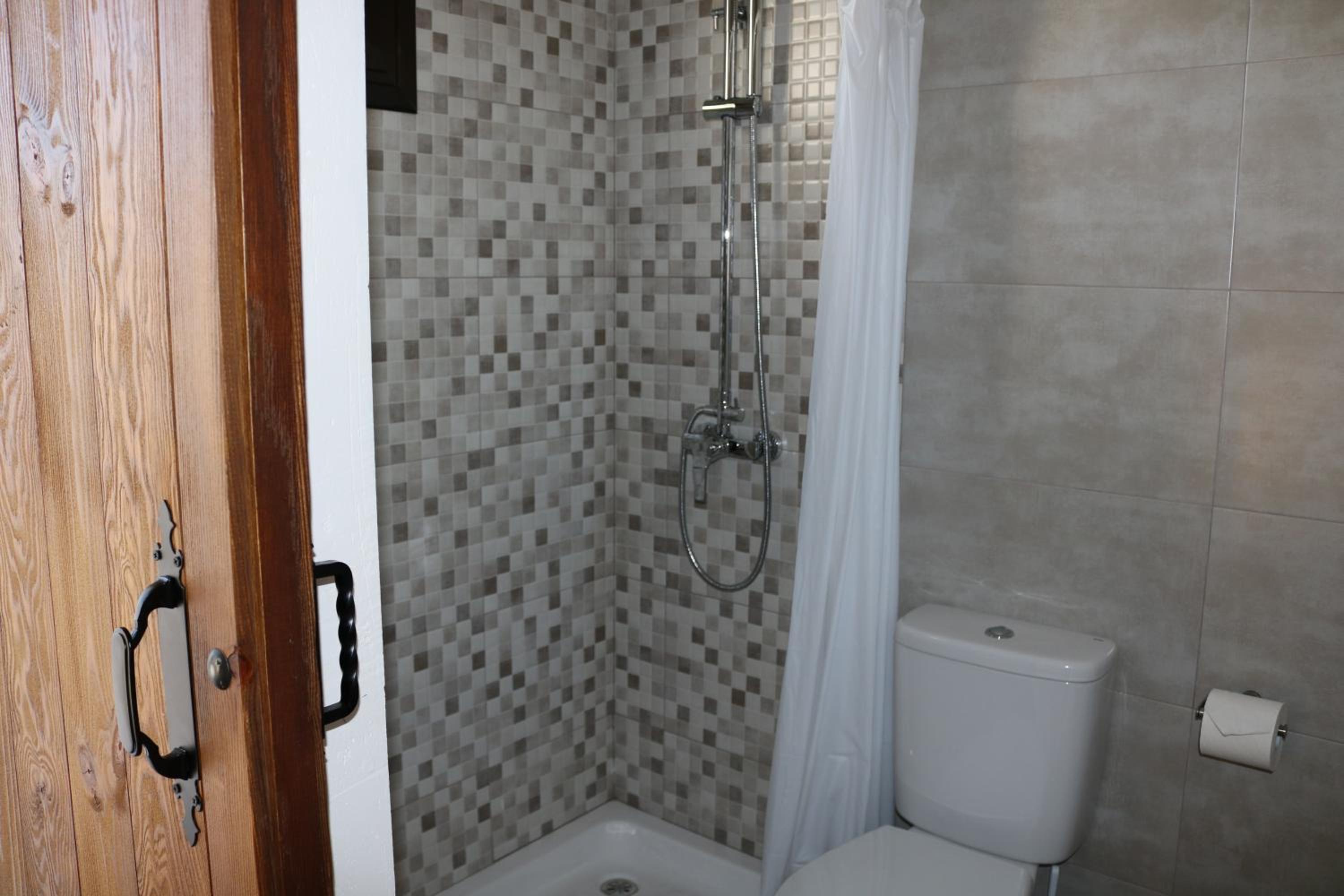 Twin Room with Bathroom photo 2