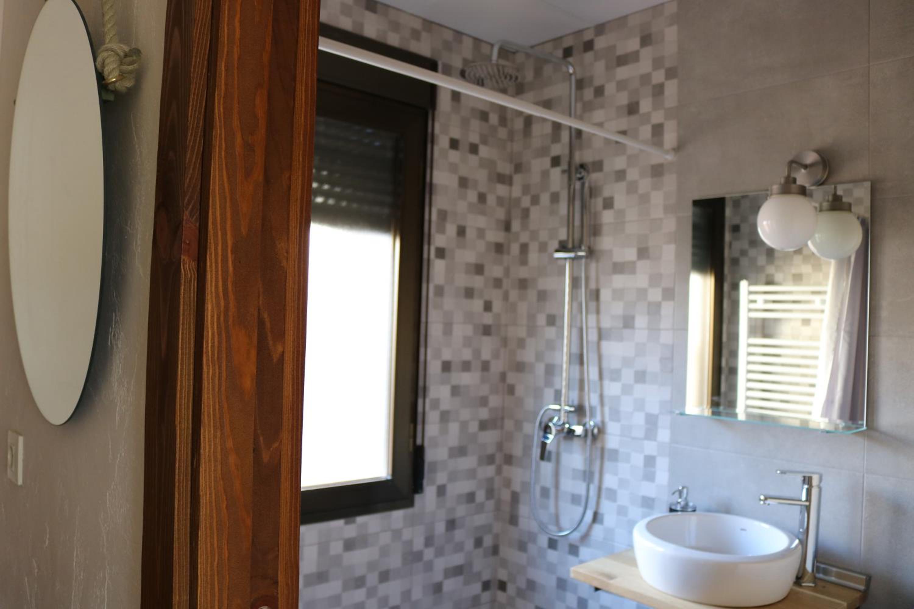 Triple Room with Private Bathroom photo 2