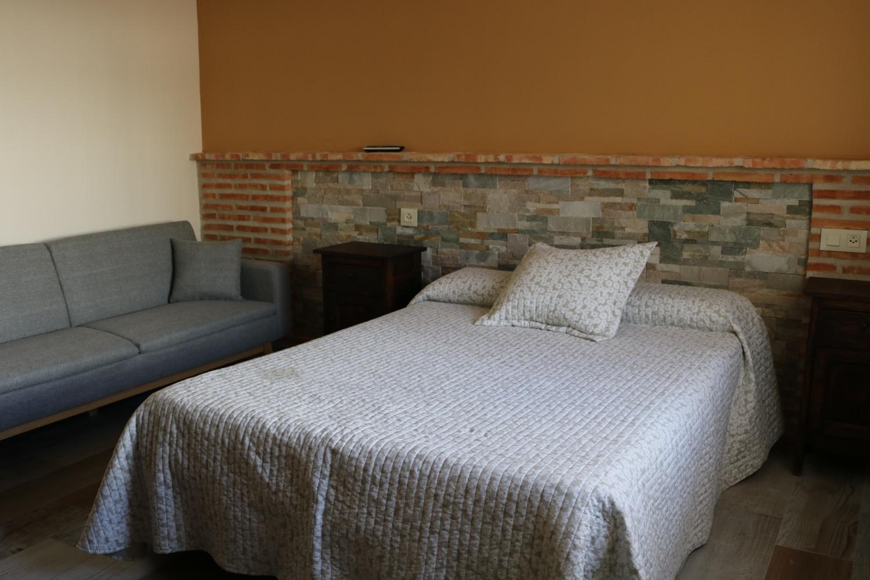 Double Room with Private Bathroom photo 2